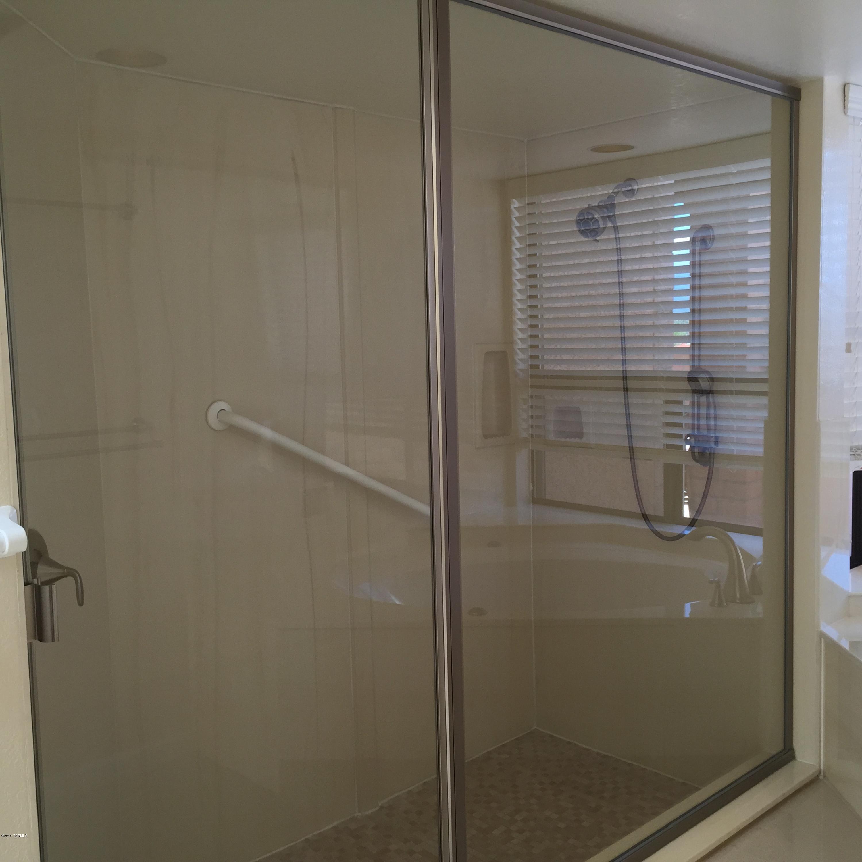 5540 N Via Velazquez