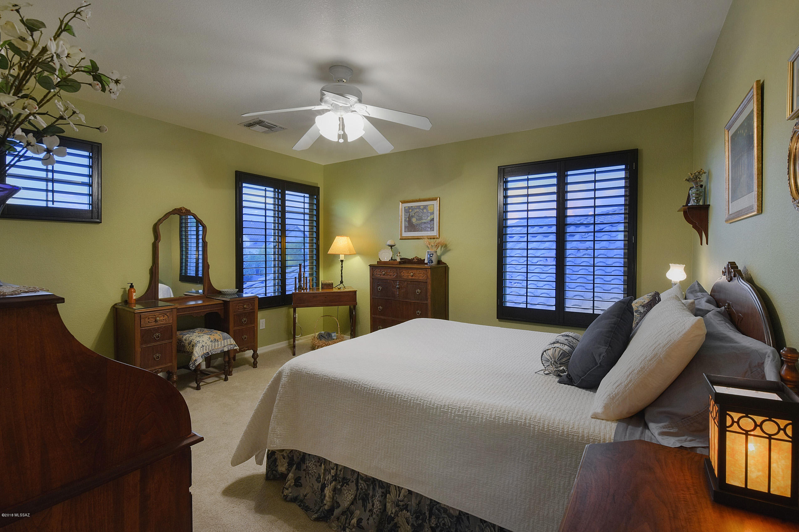 1009 W Leatherleaf Drive