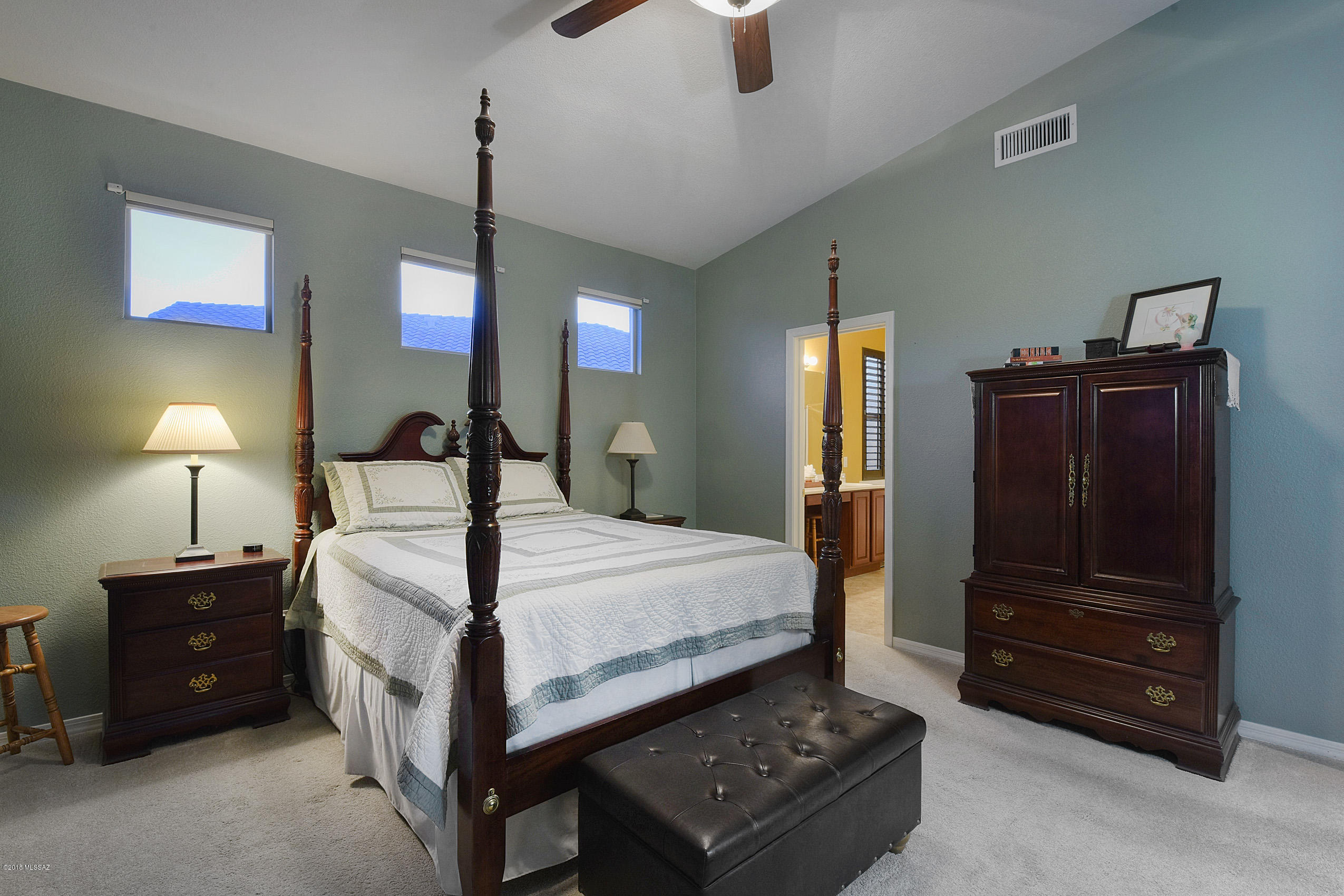 1009 W Leatherleaf Drive