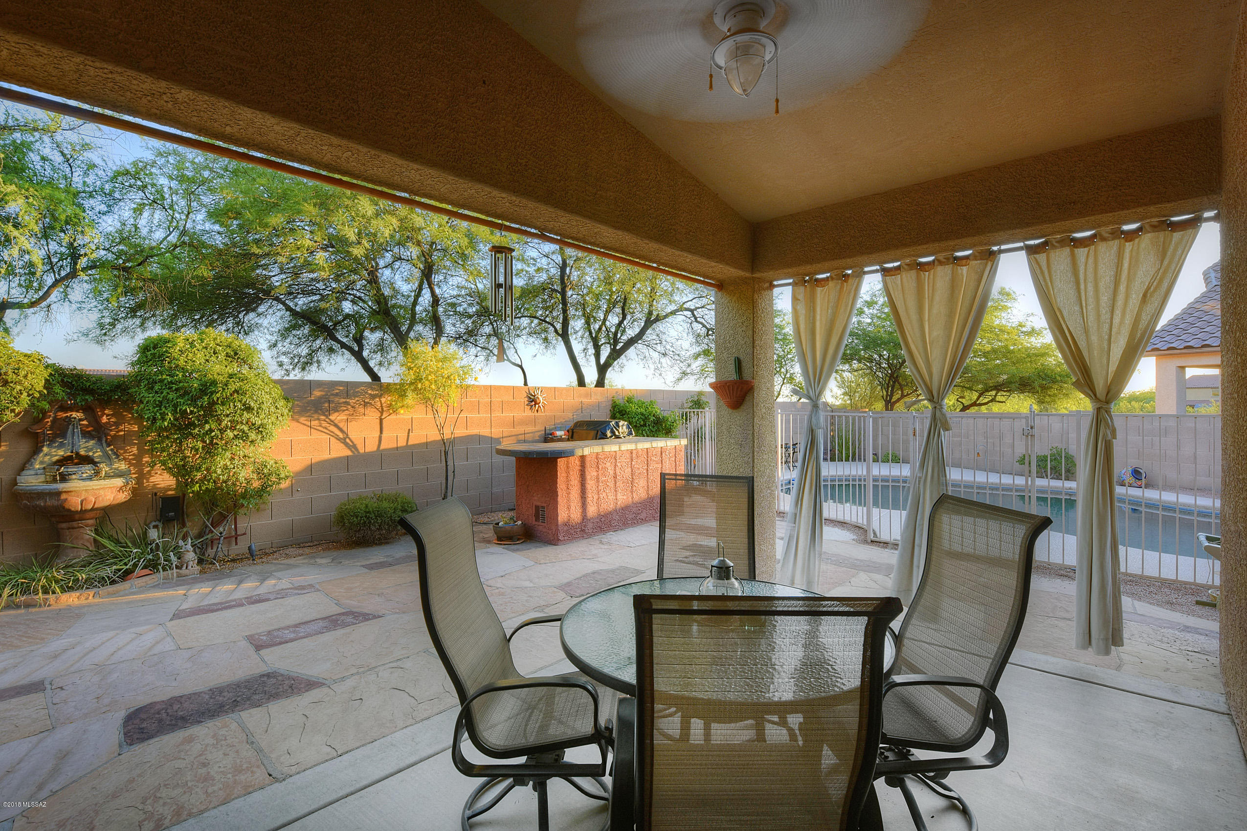 1009 W Leatherleaf Drive