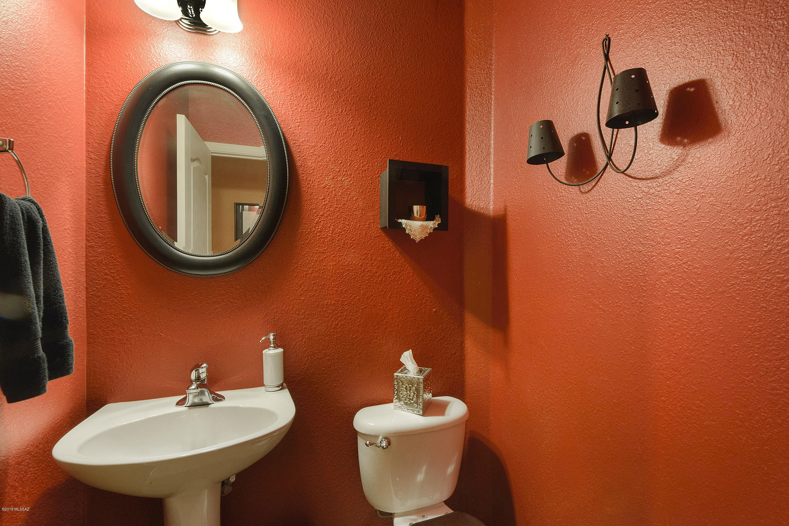 1009 W Leatherleaf Drive