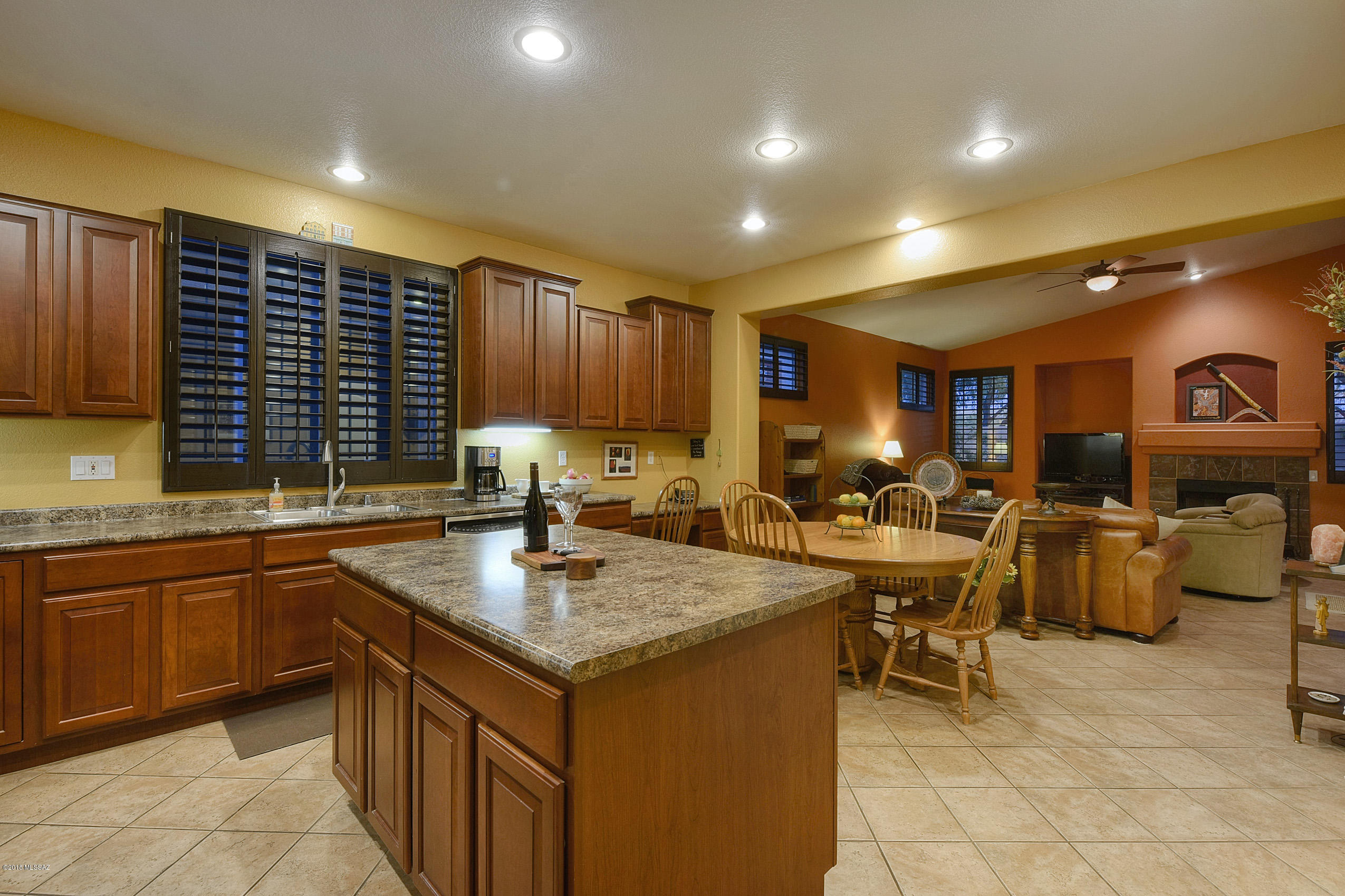 1009 W Leatherleaf Drive