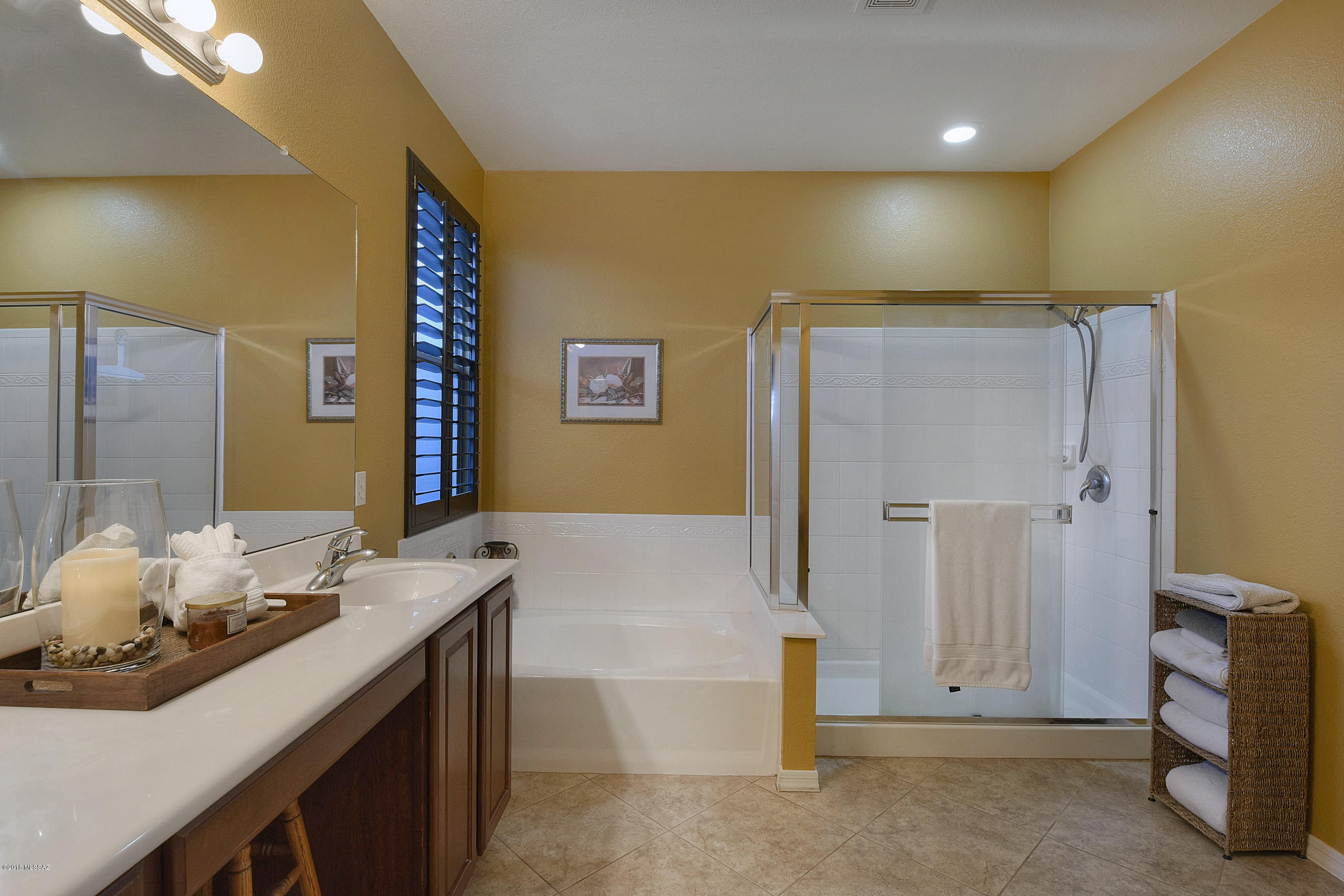 1009 W Leatherleaf Drive