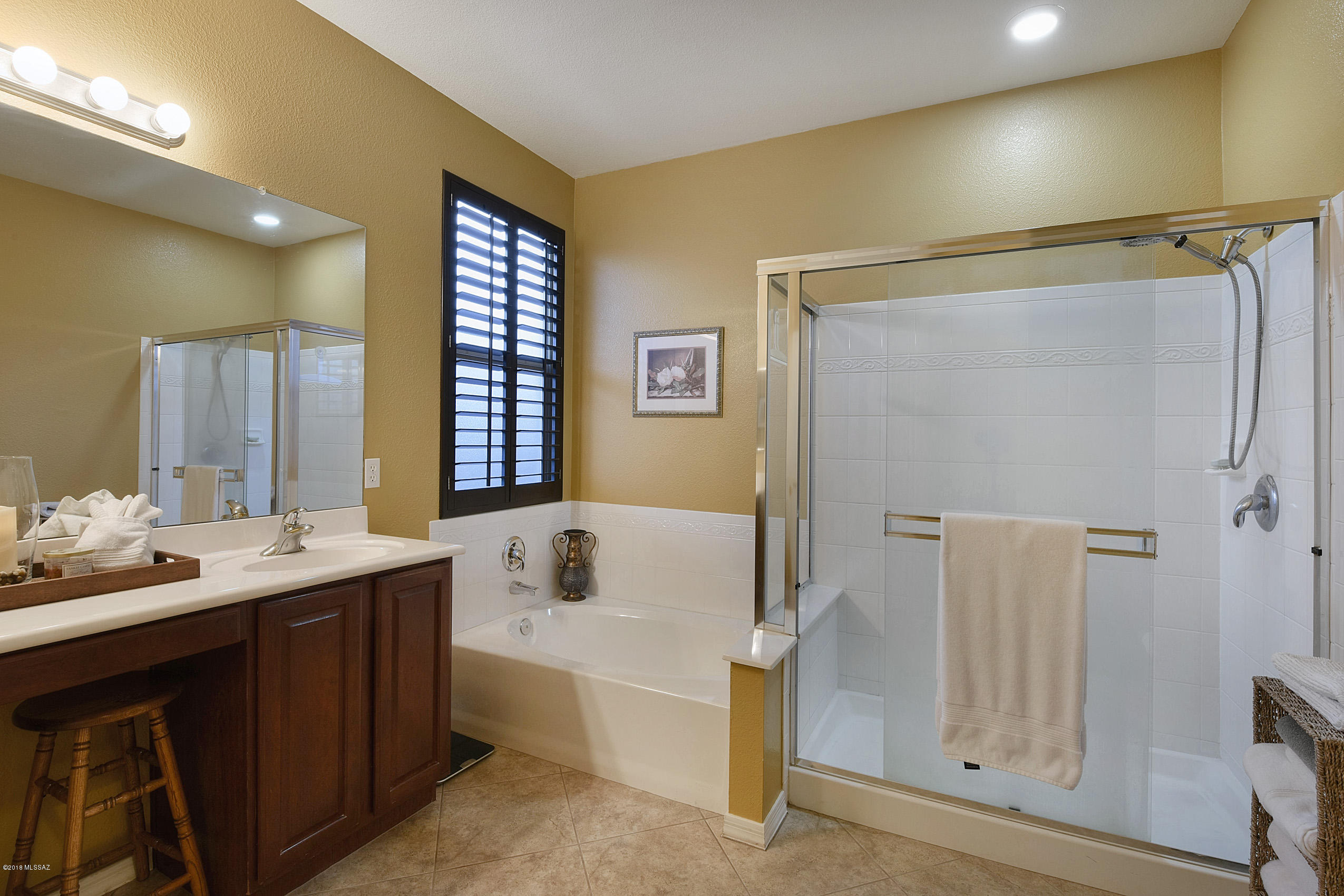 1009 W Leatherleaf Drive