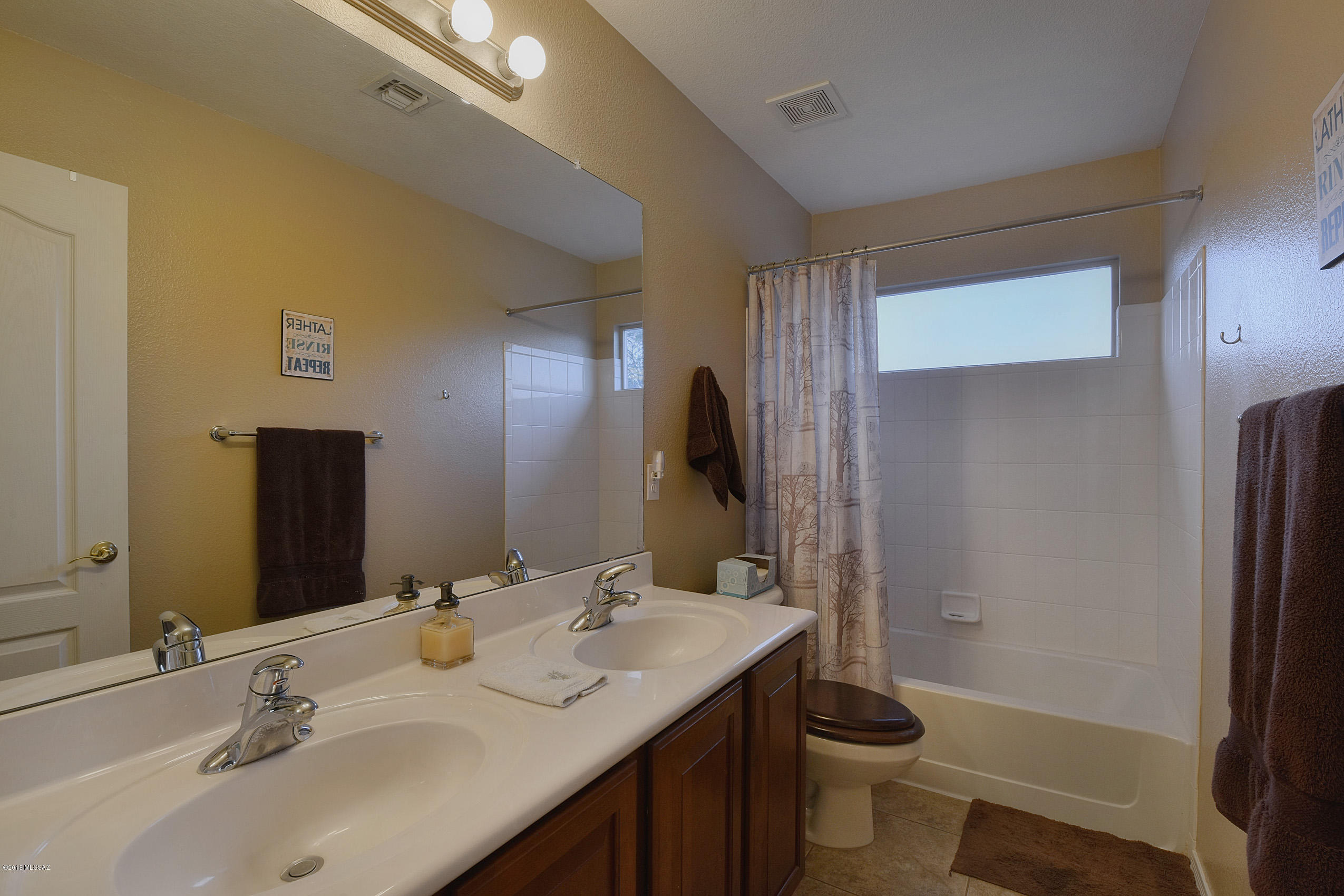 1009 W Leatherleaf Drive