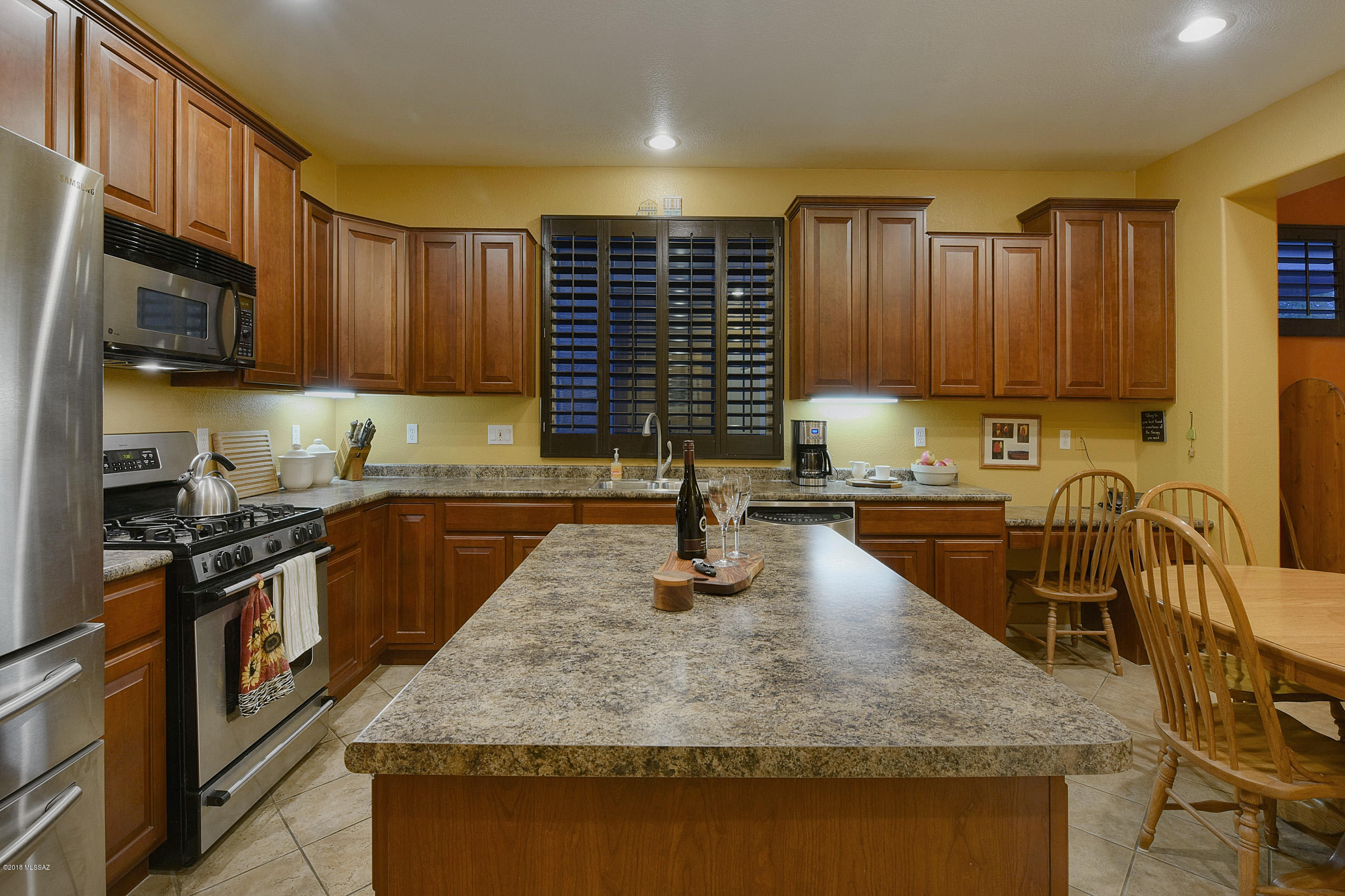 1009 W Leatherleaf Drive