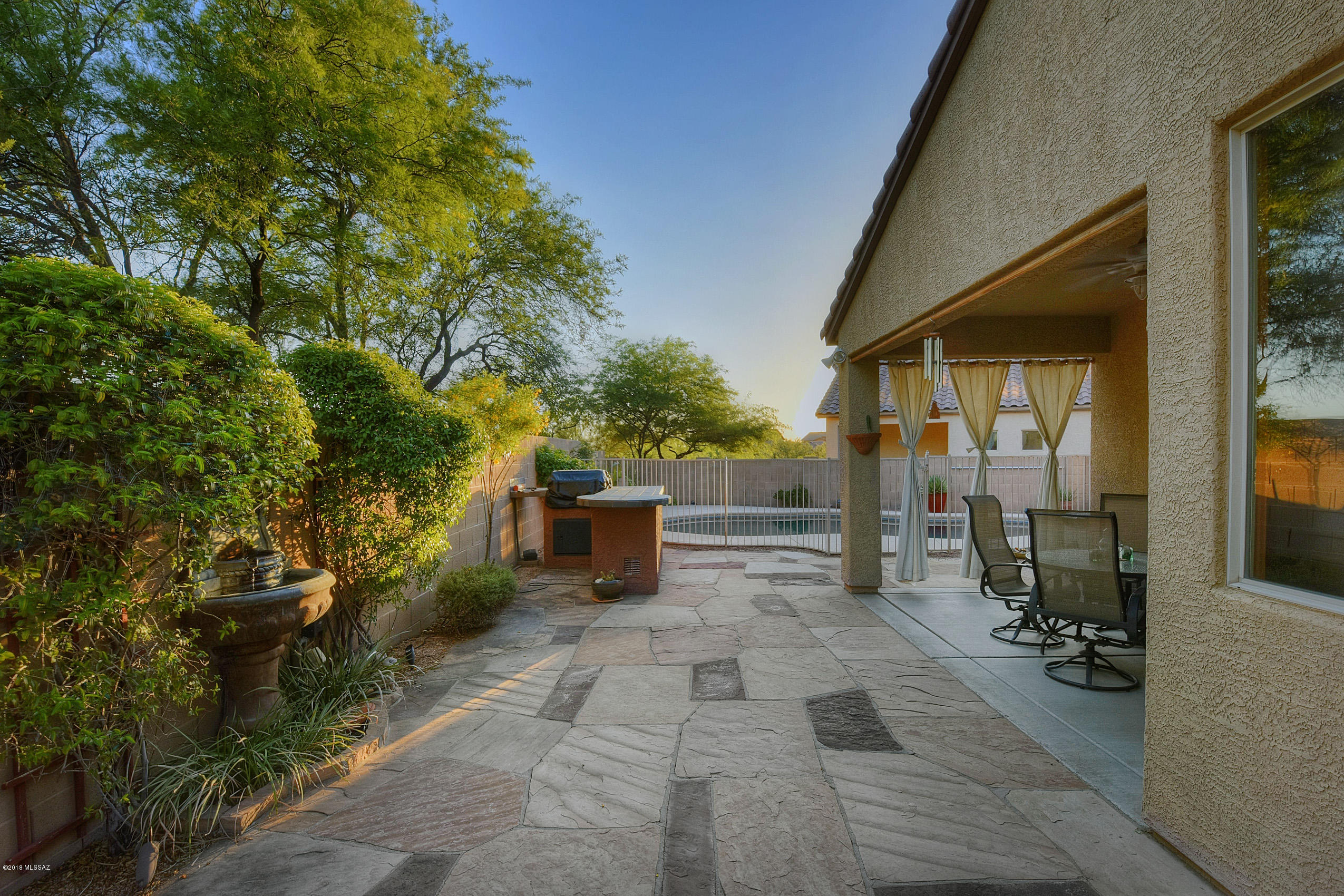 1009 W Leatherleaf Drive