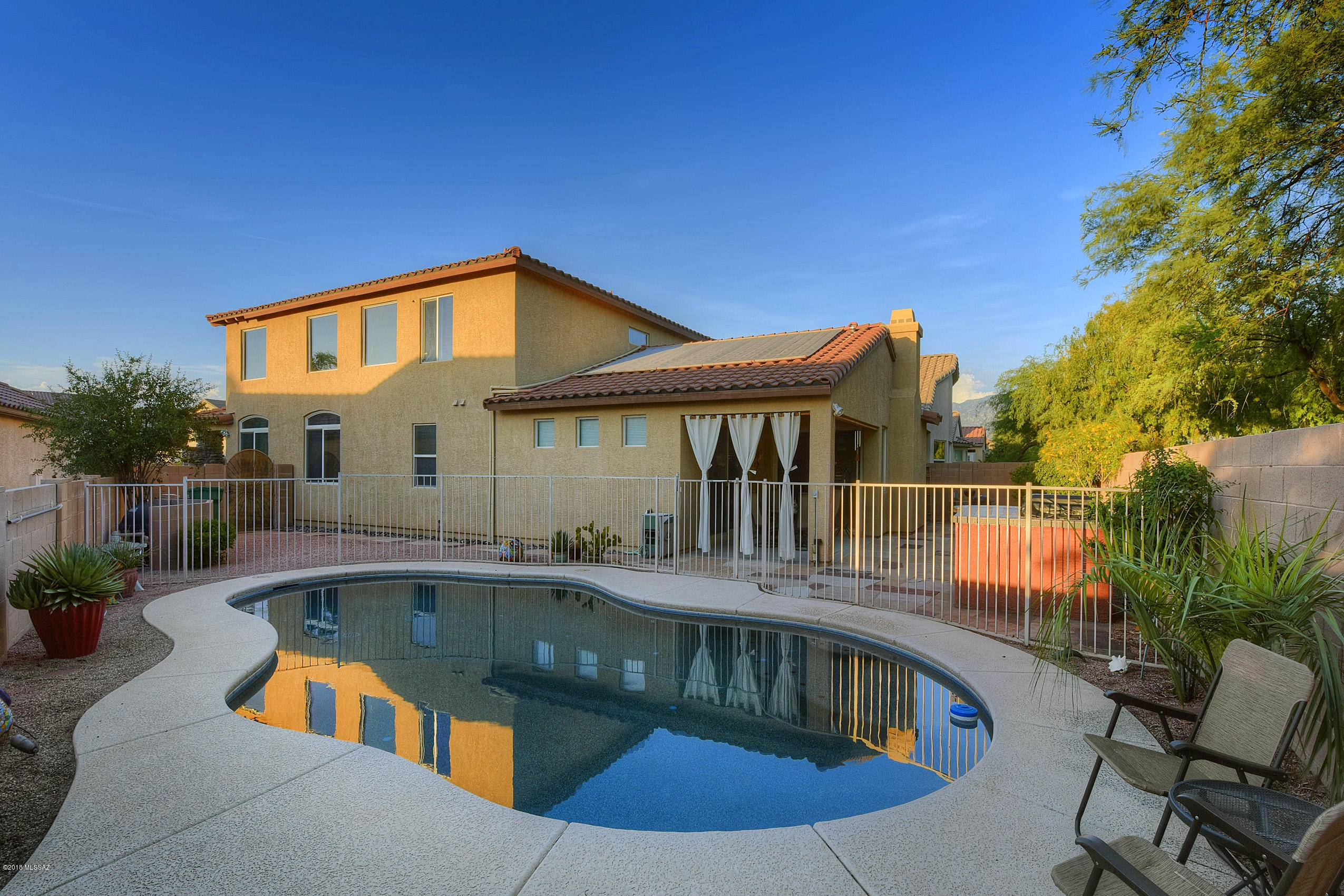 1009 W Leatherleaf Drive