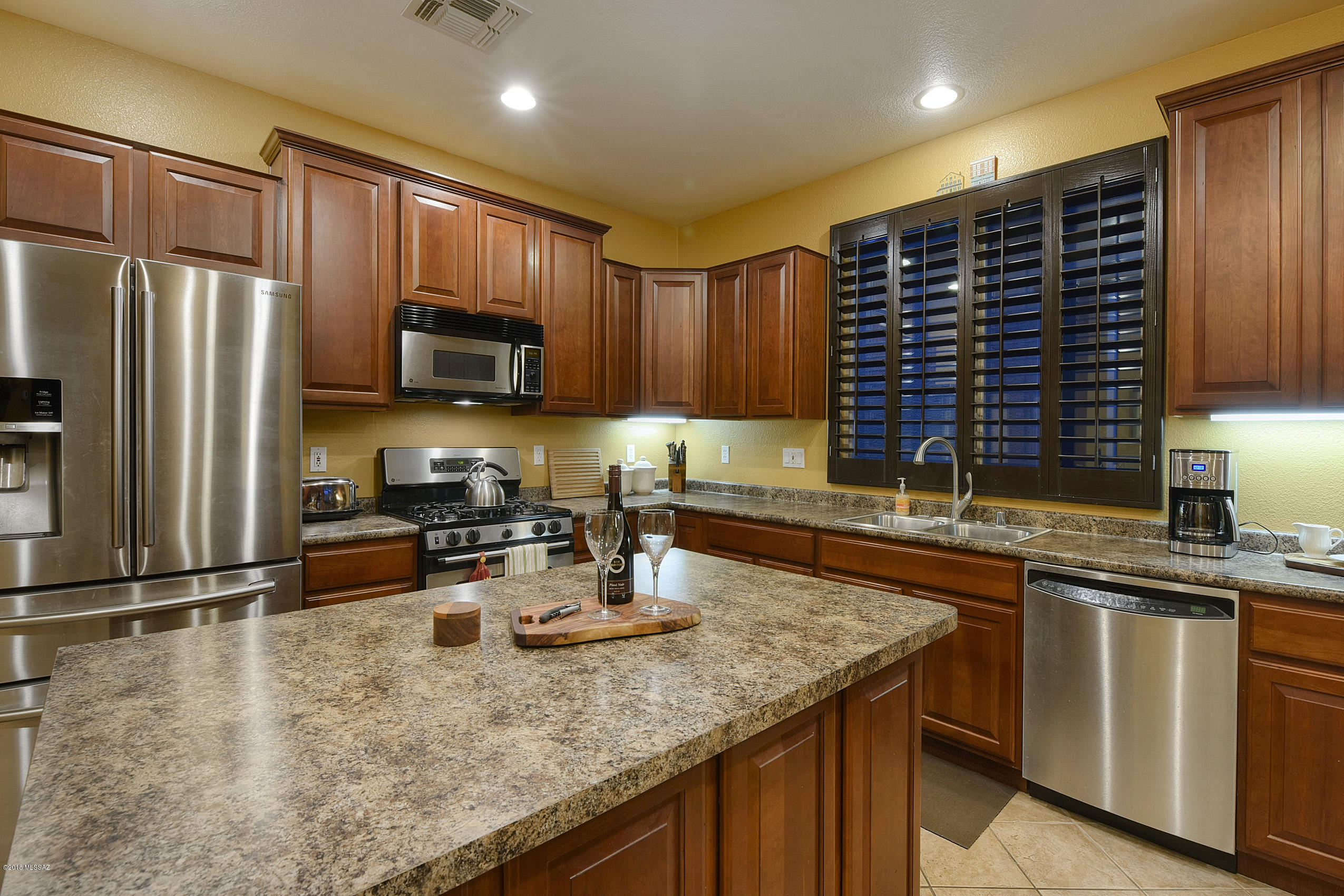 1009 W Leatherleaf Drive