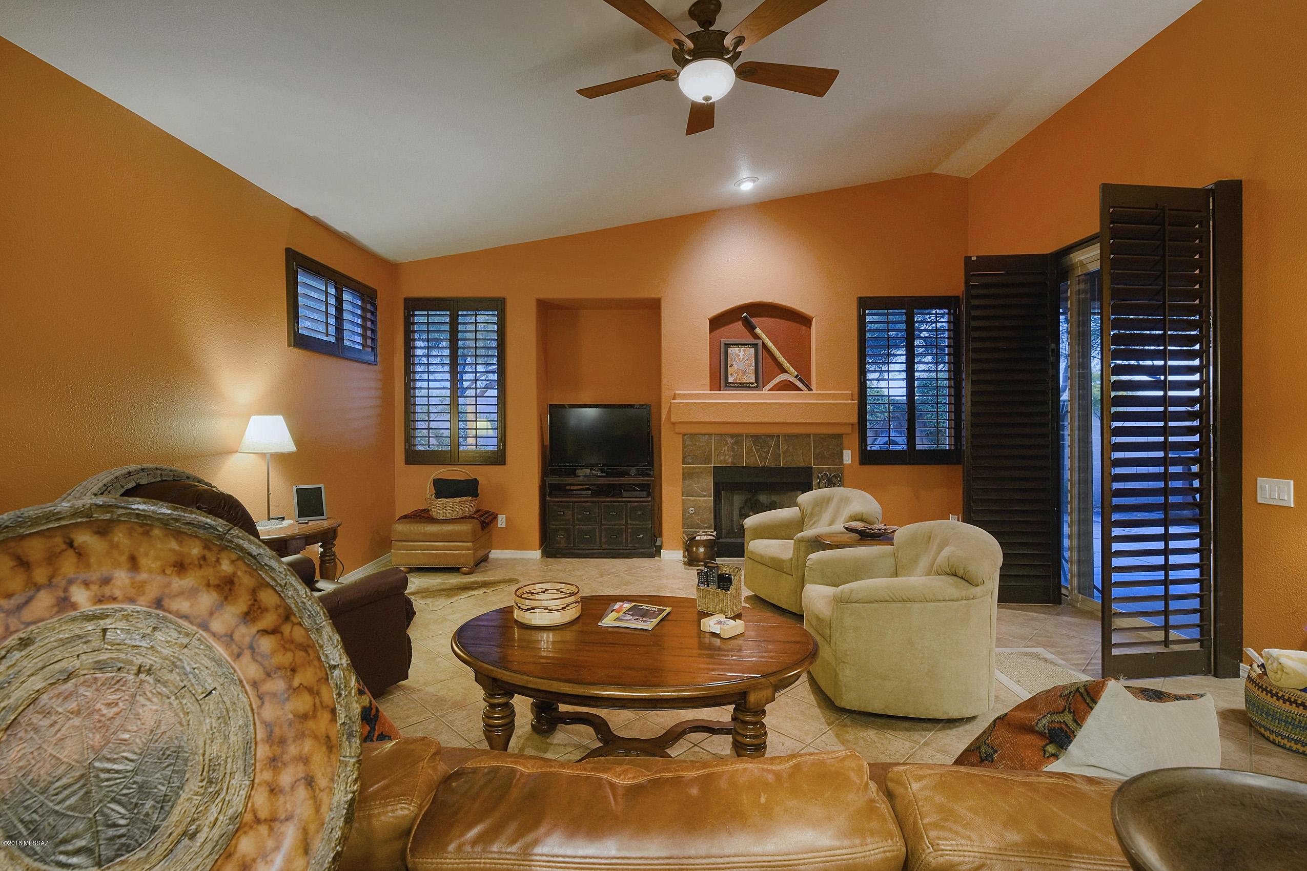 1009 W Leatherleaf Drive