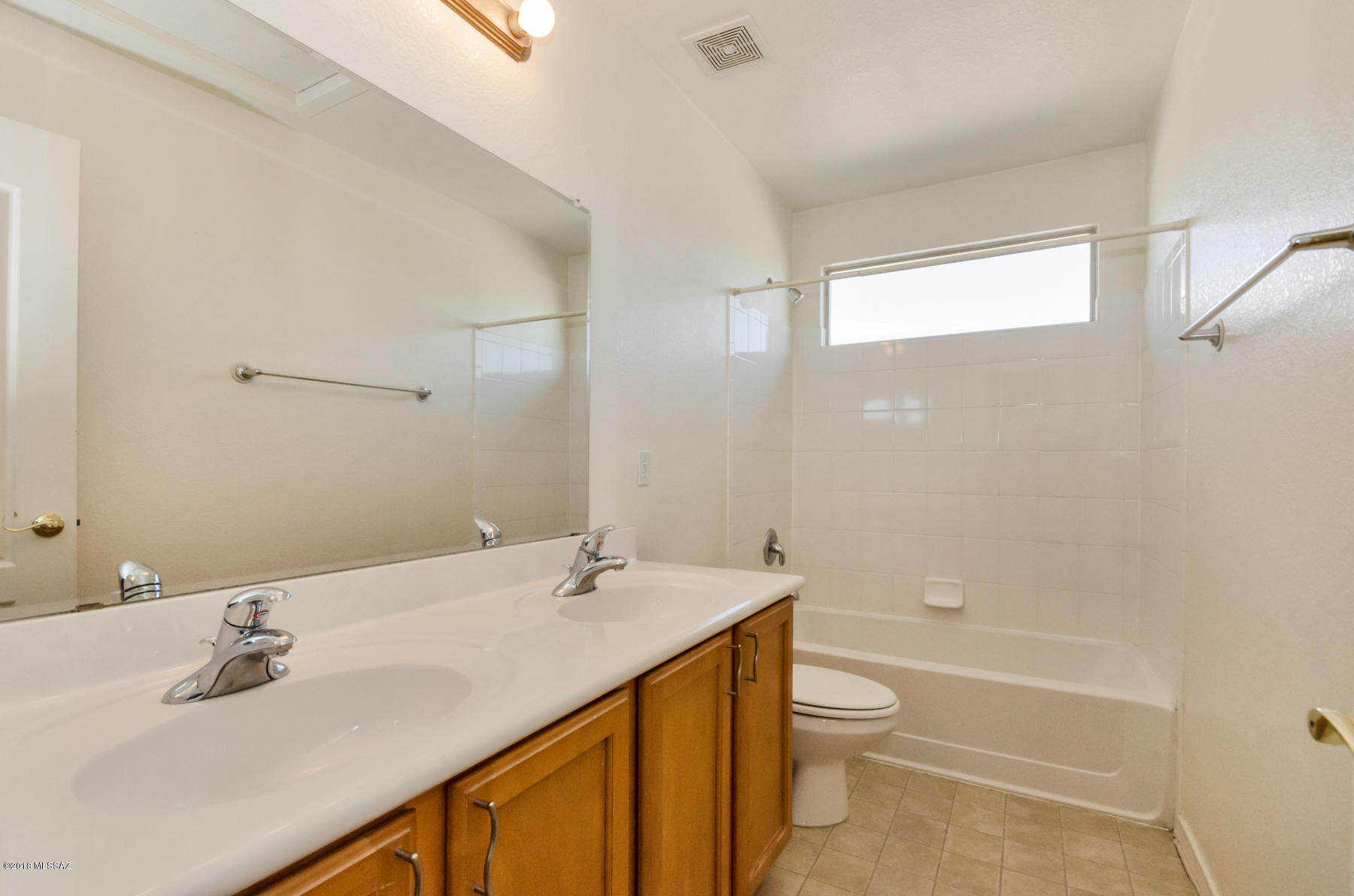 996 W Thornbush Place