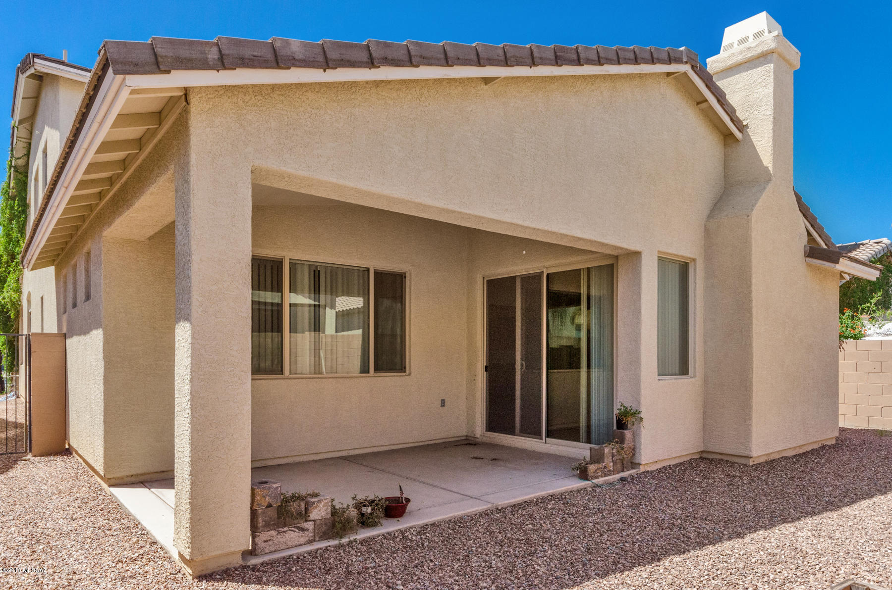 996 W Thornbush Place