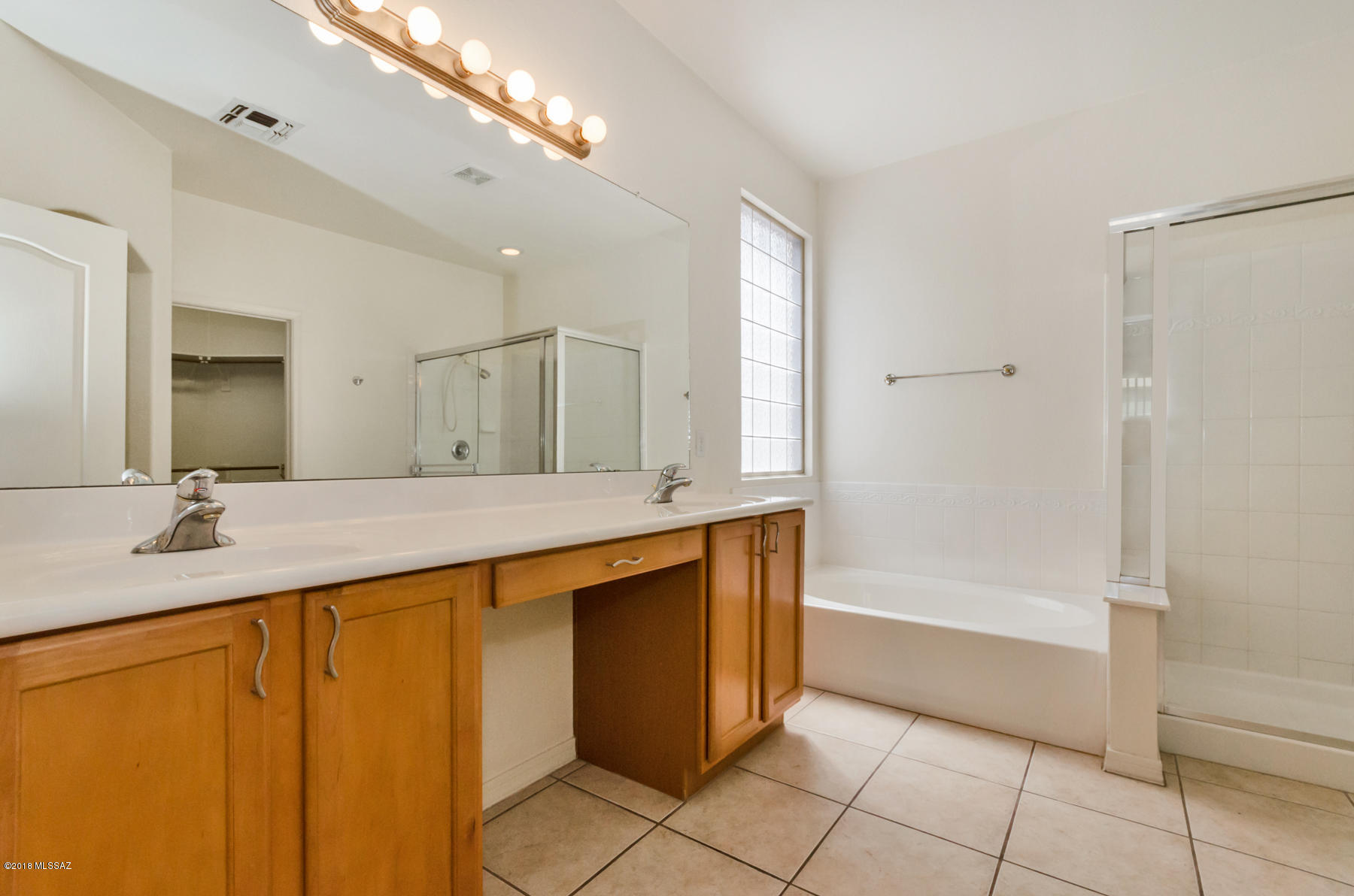 996 W Thornbush Place