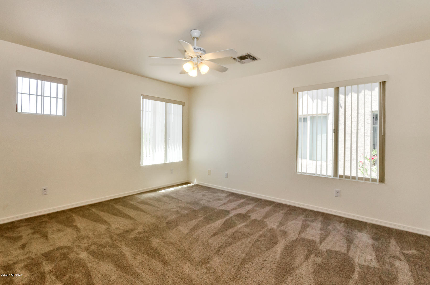 996 W Thornbush Place