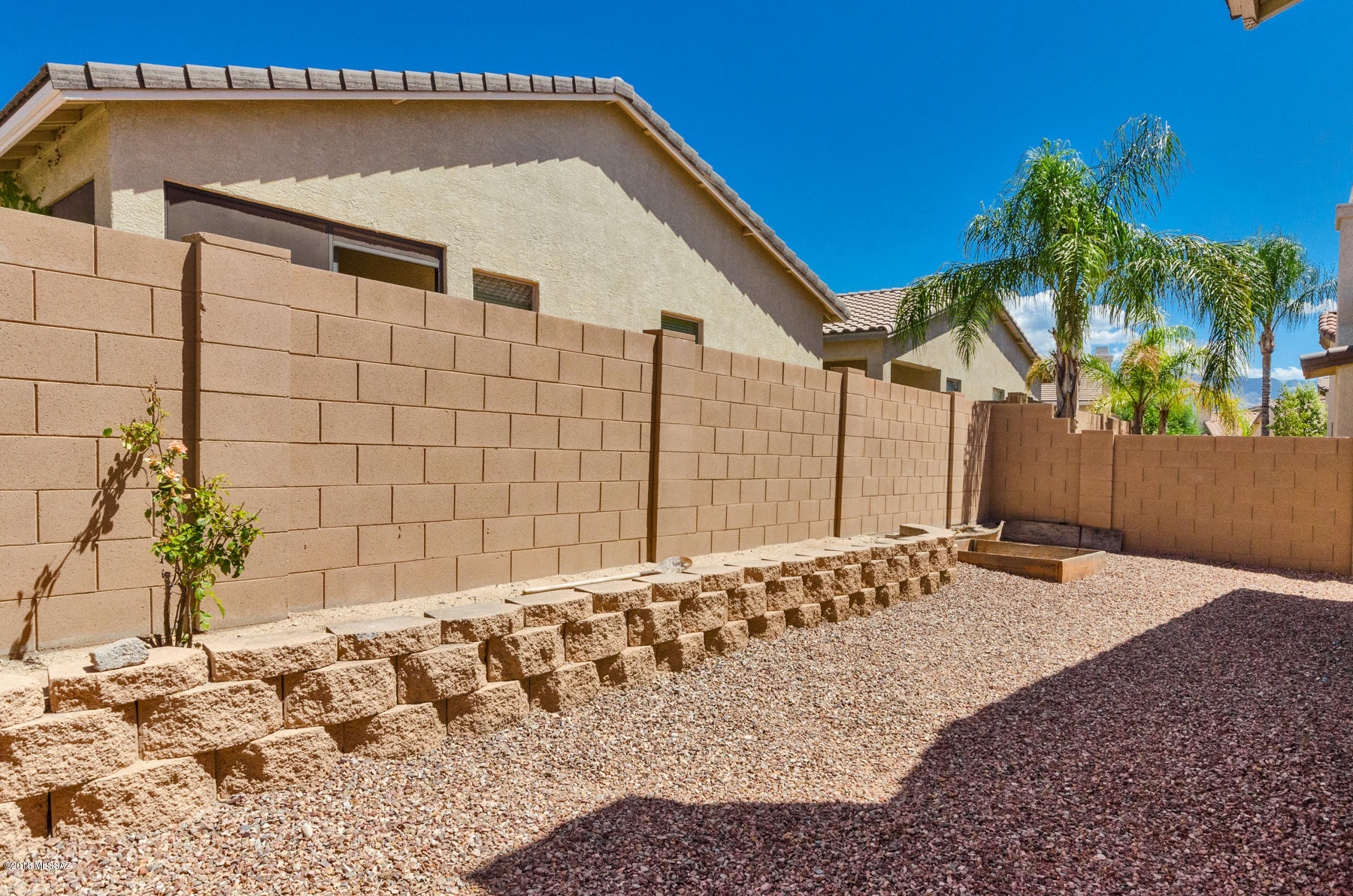 996 W Thornbush Place