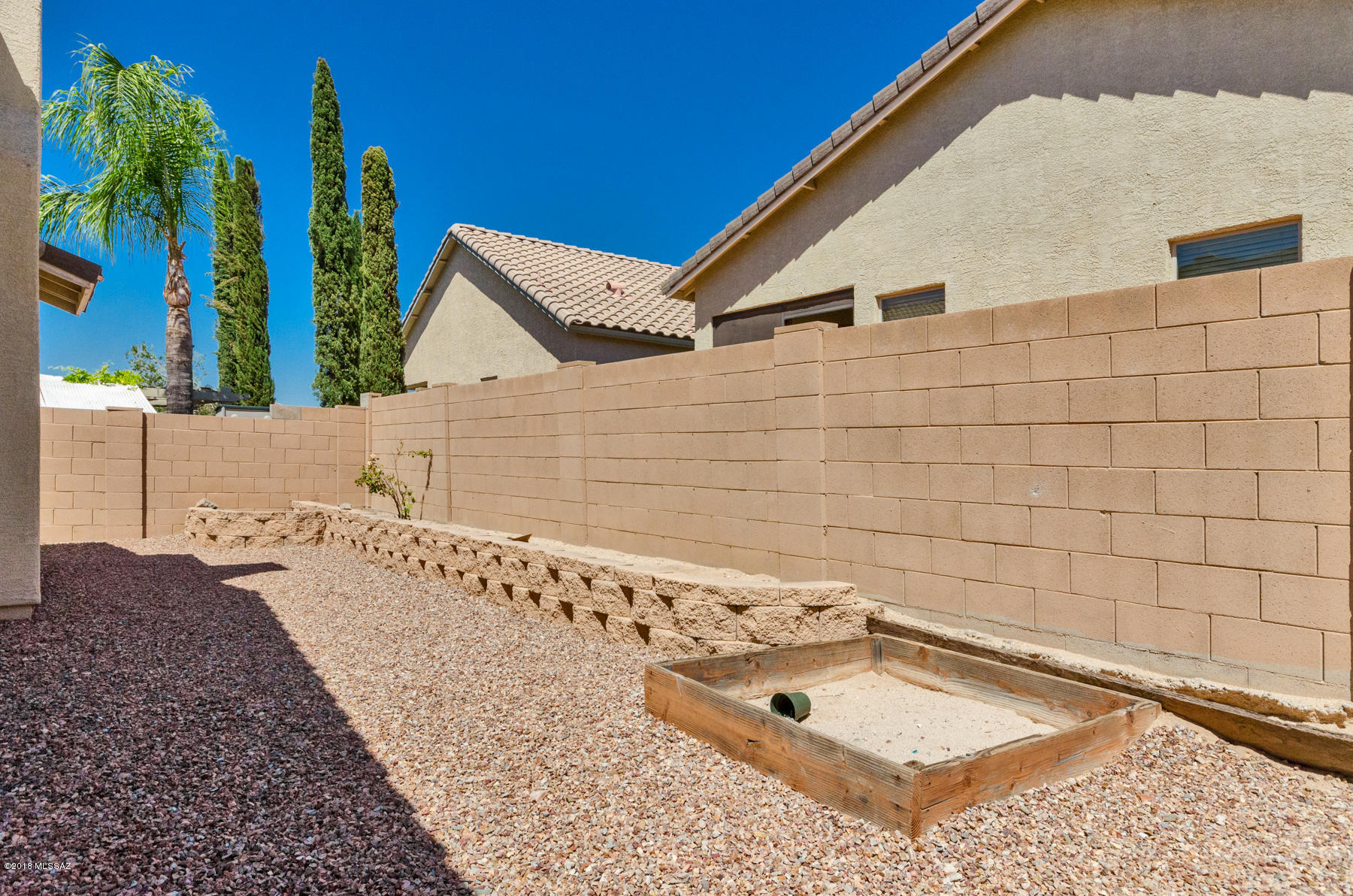 996 W Thornbush Place