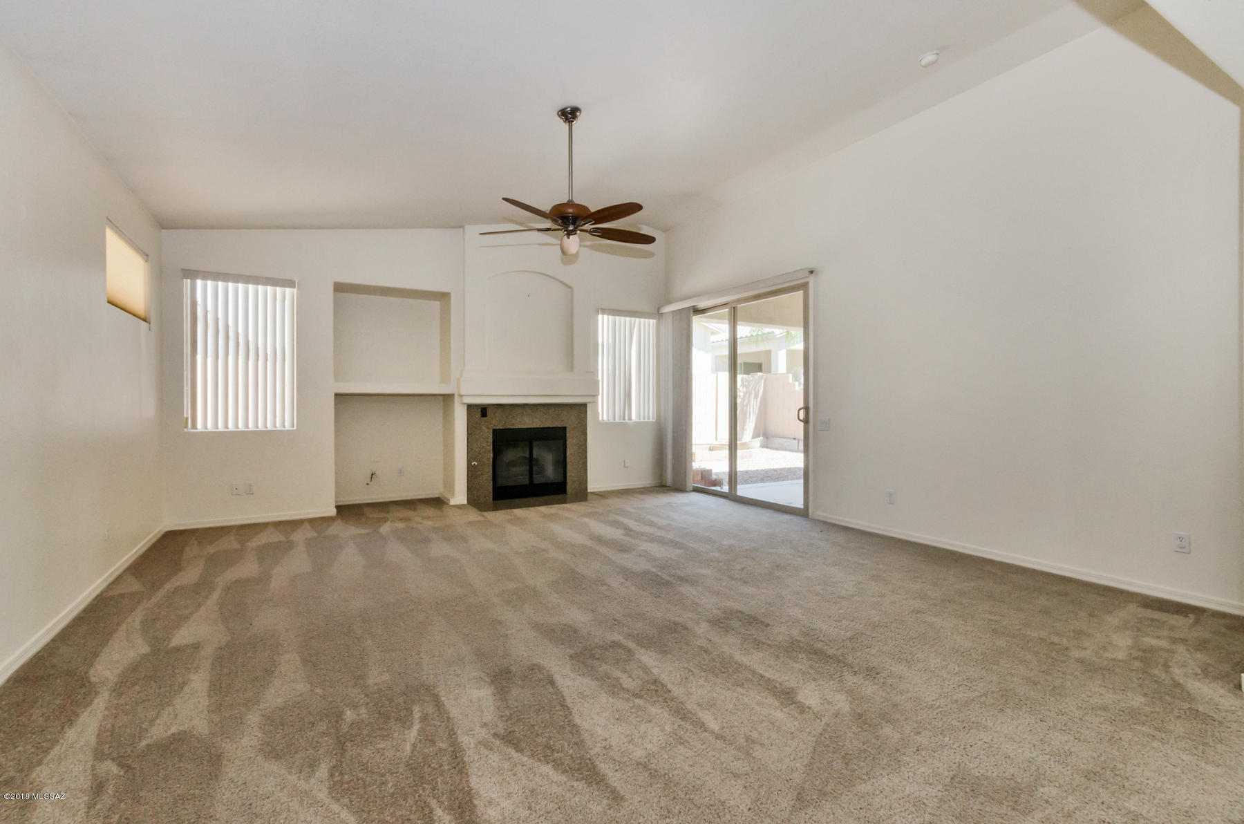 996 W Thornbush Place