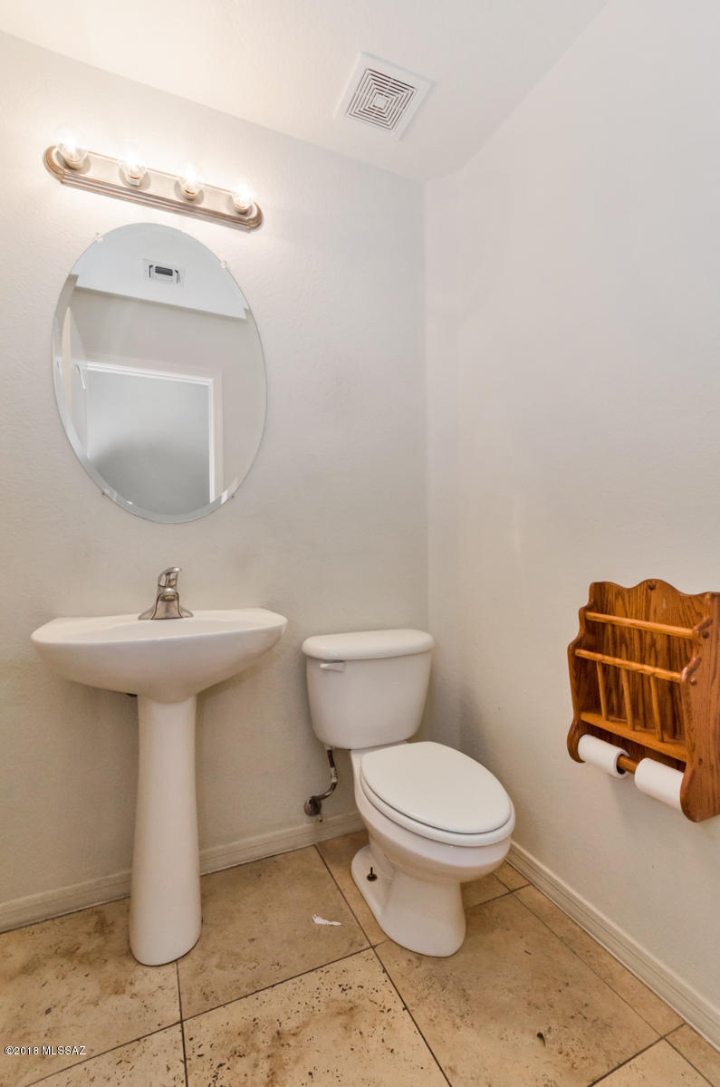 996 W Thornbush Place