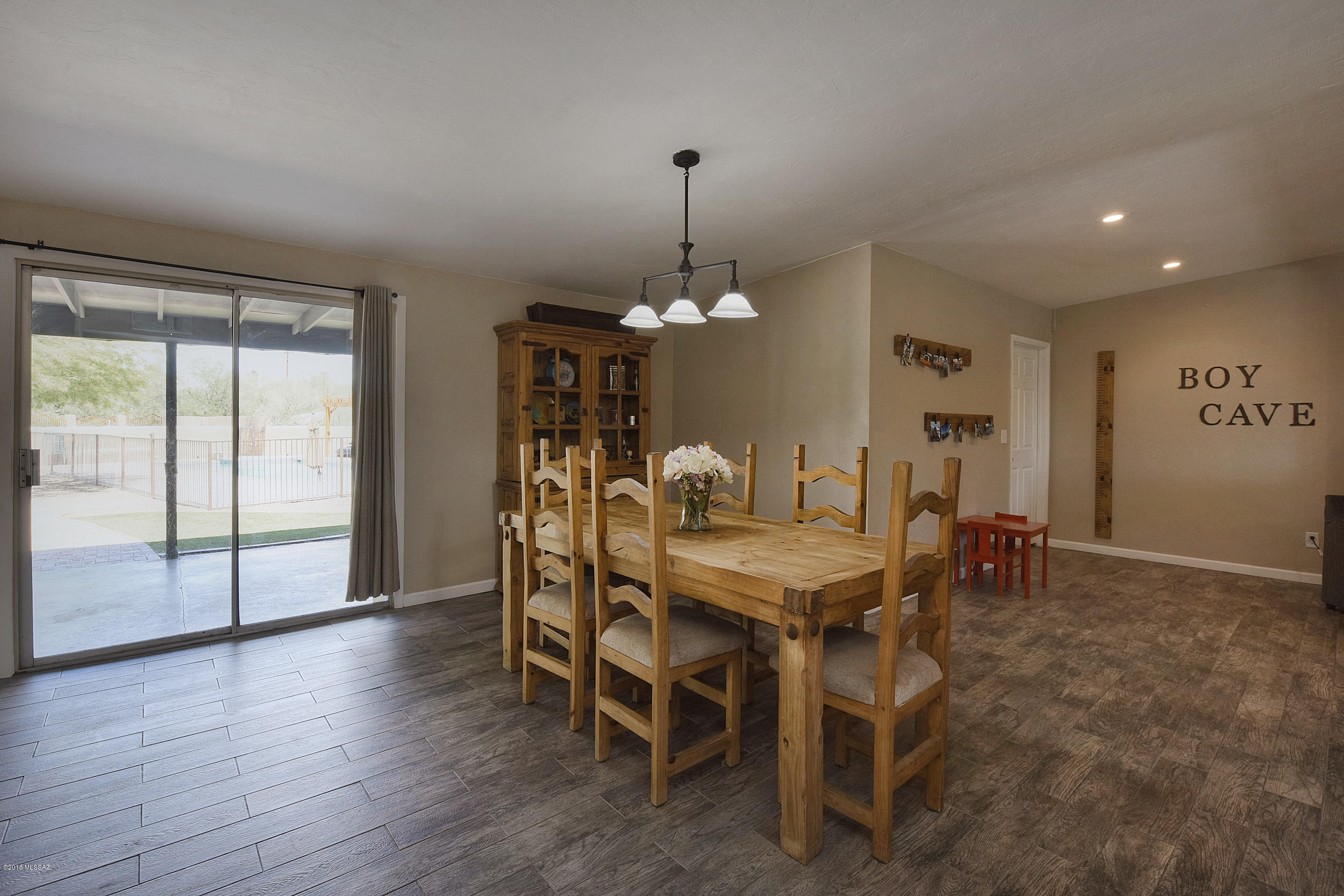 1000 W Camino Desierto