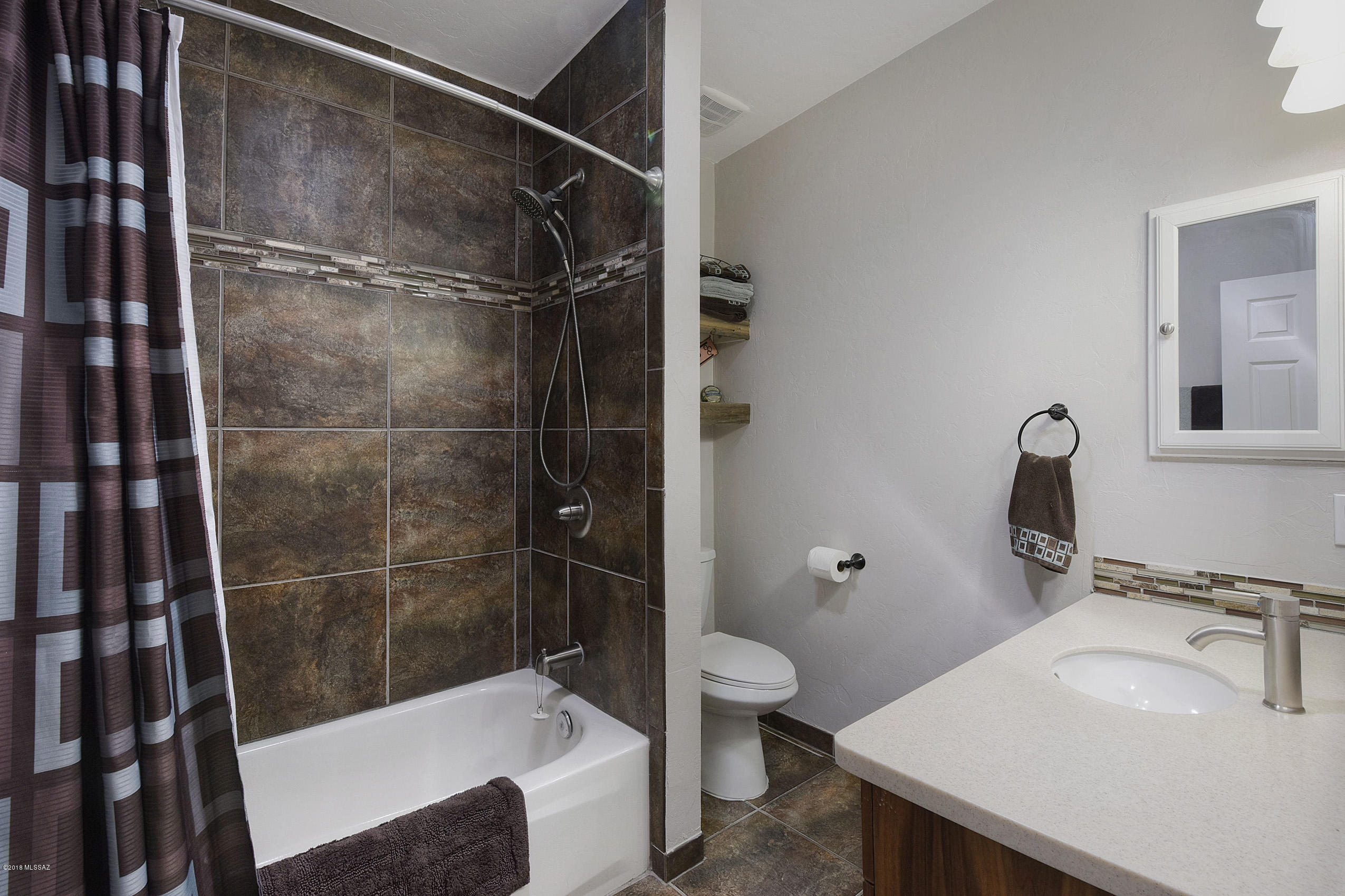 1000 W Camino Desierto