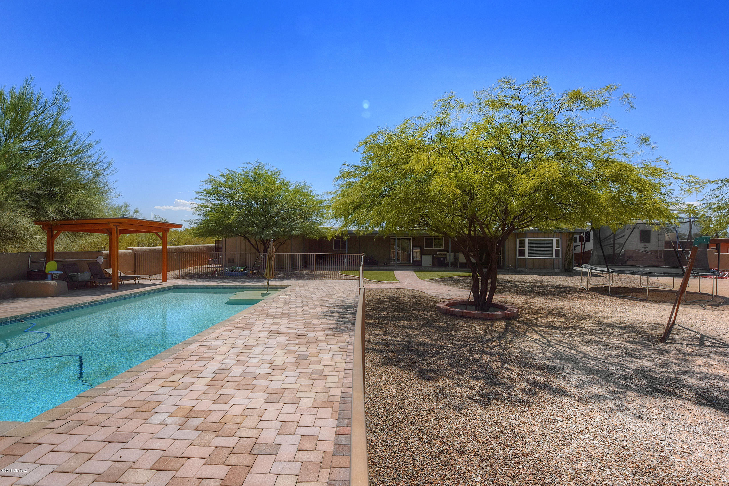 1000 W Camino Desierto