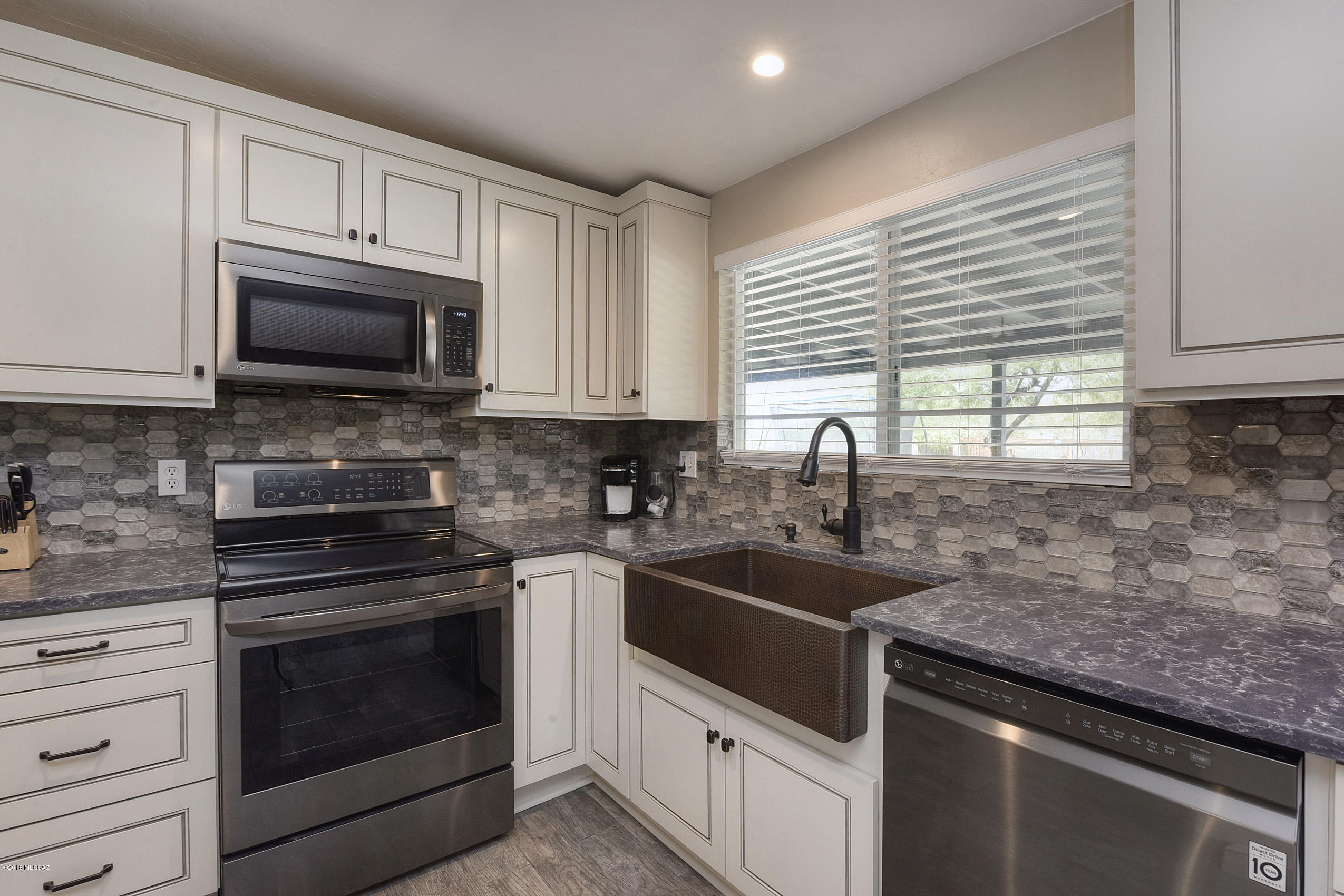 1000 W Camino Desierto