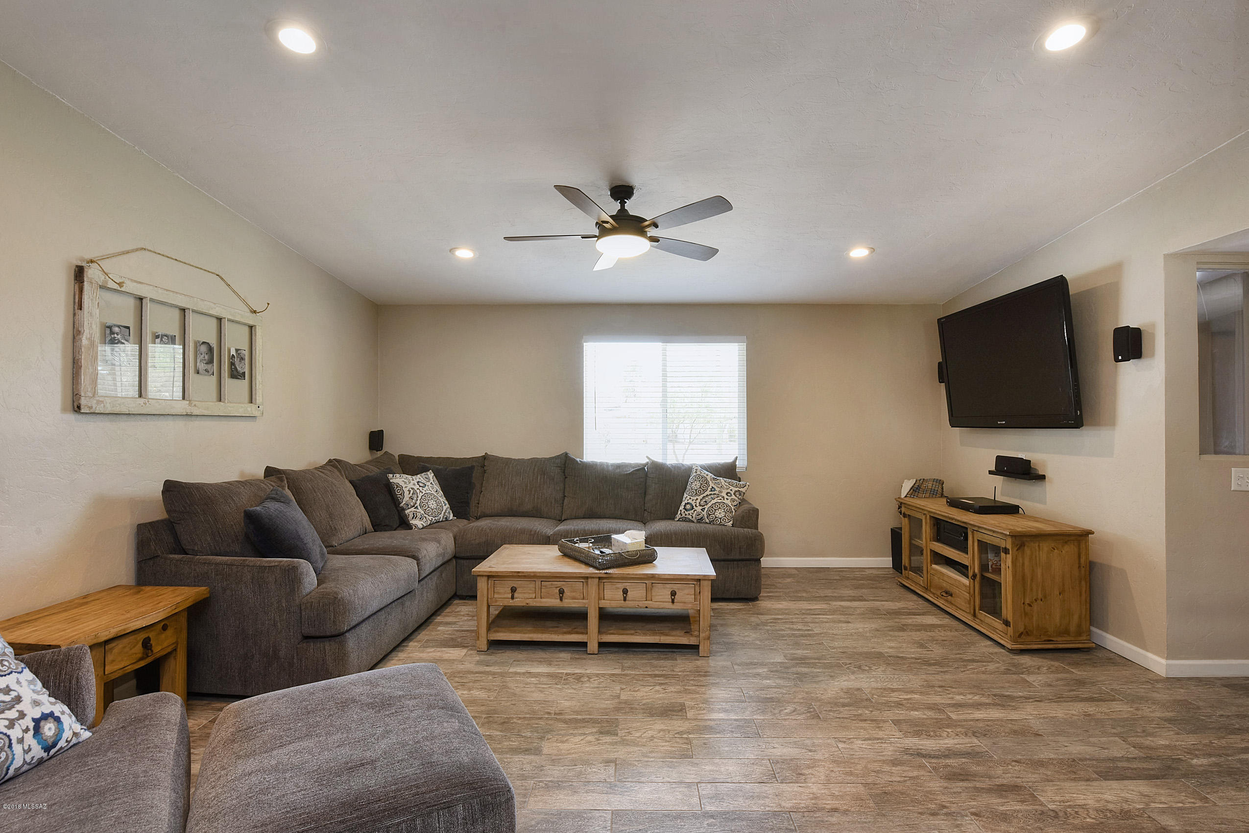 1000 W Camino Desierto