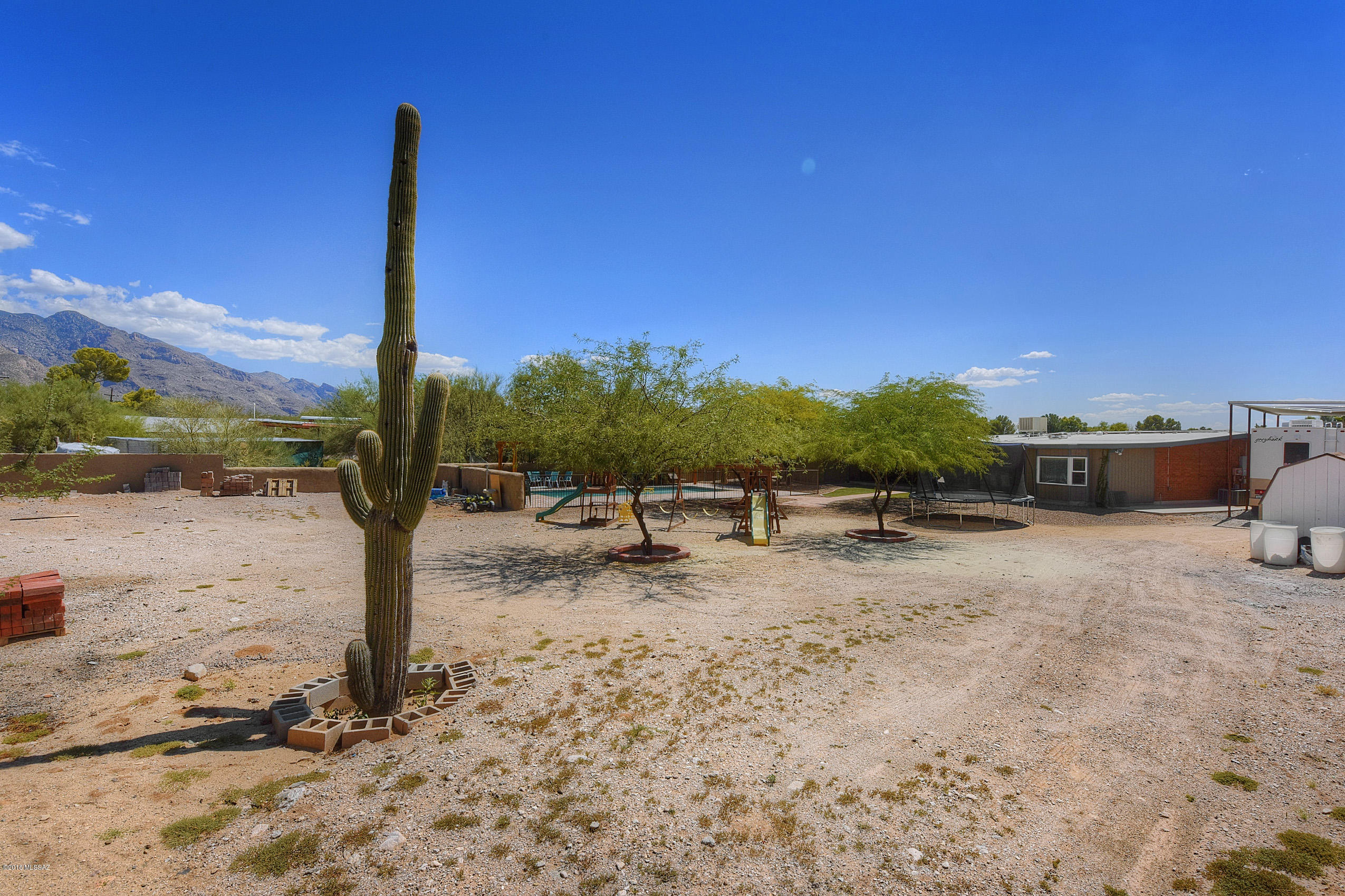 1000 W Camino Desierto