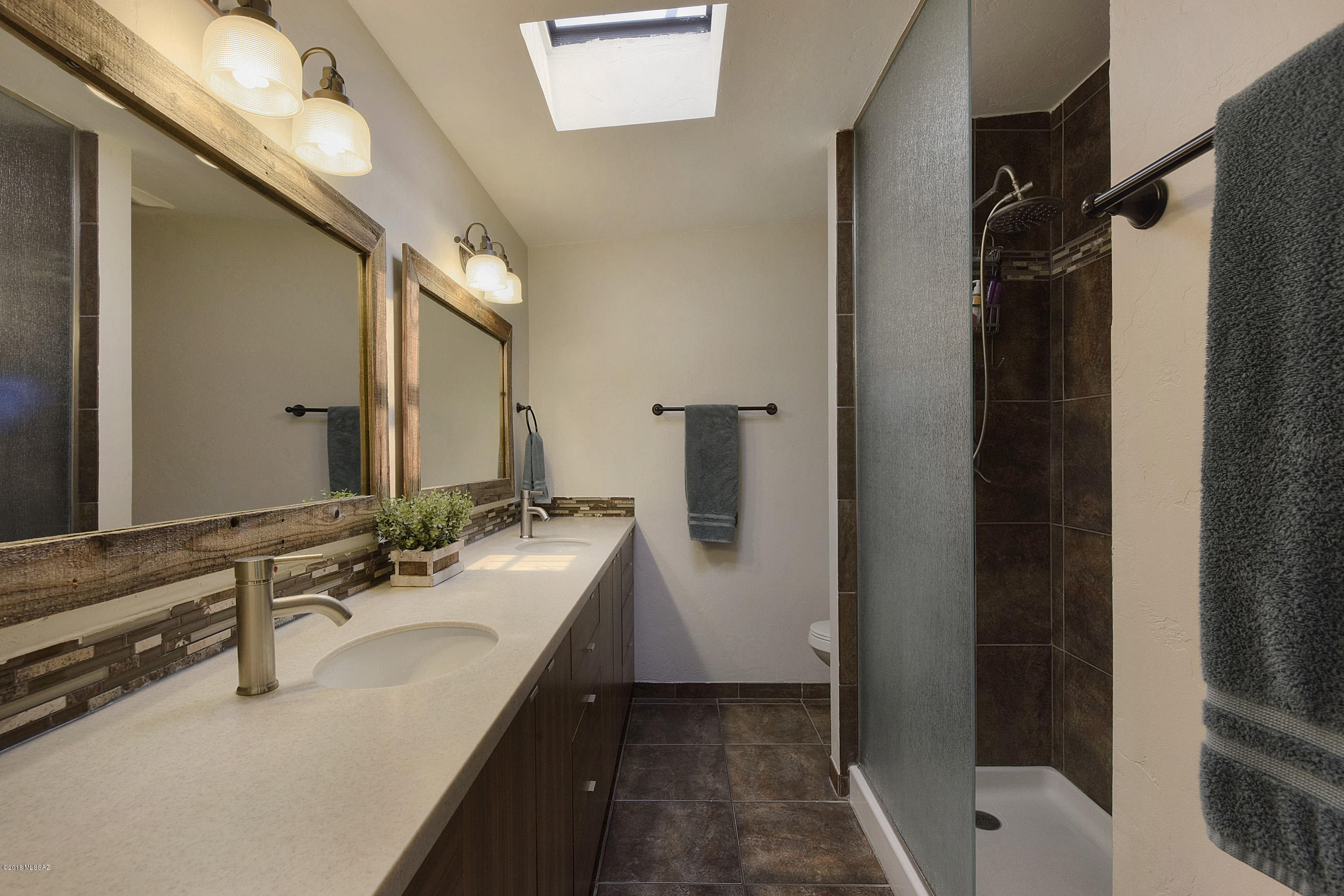 1000 W Camino Desierto