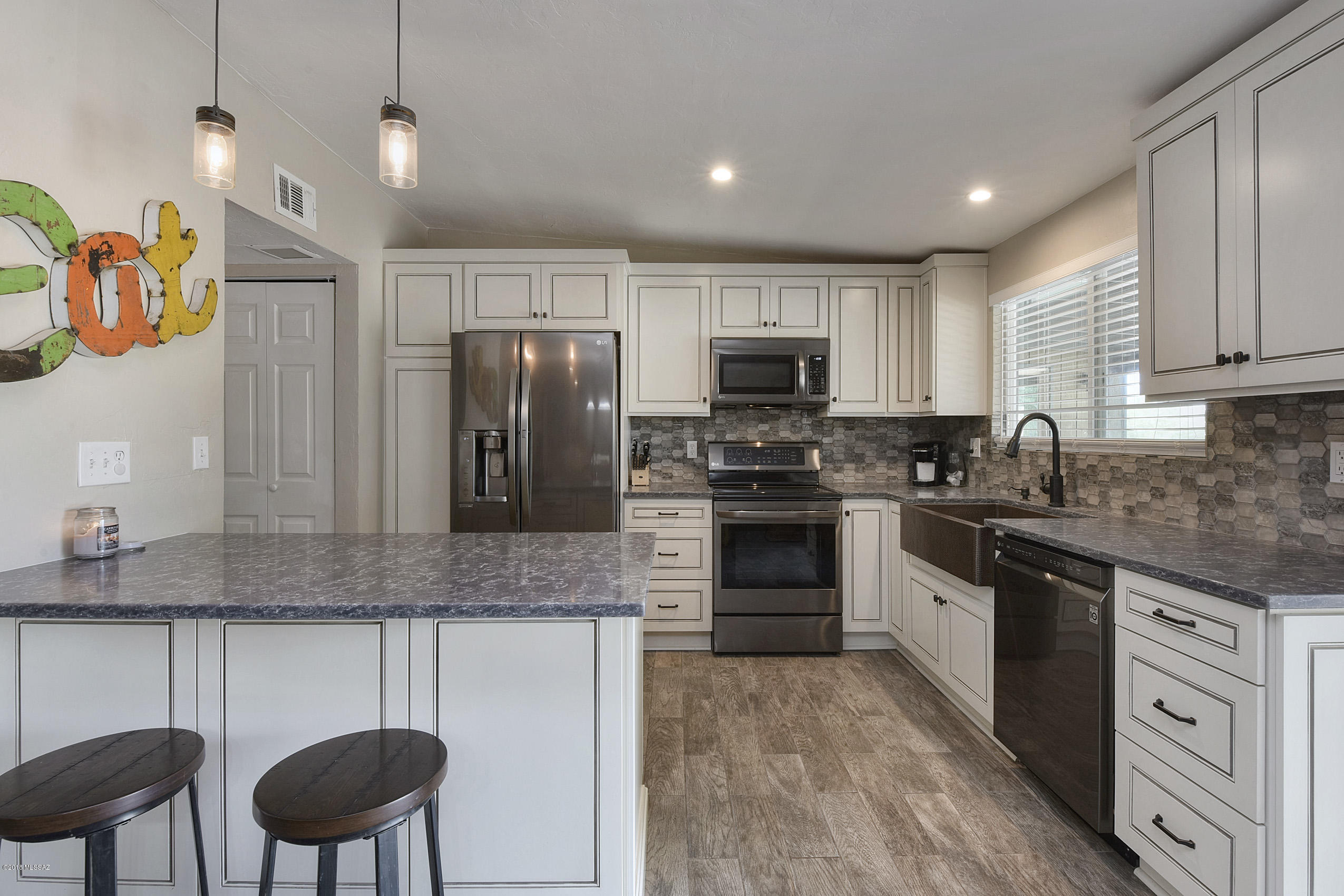 1000 W Camino Desierto