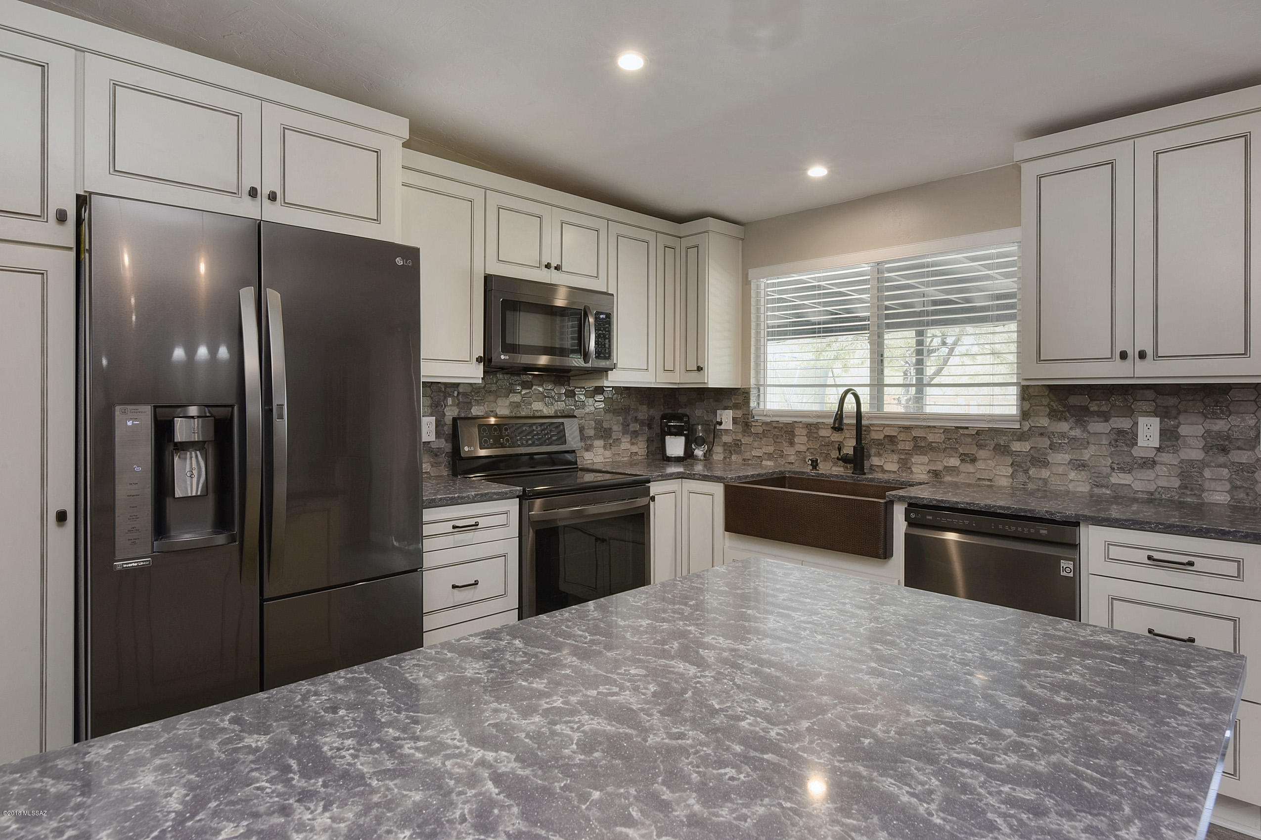 1000 W Camino Desierto