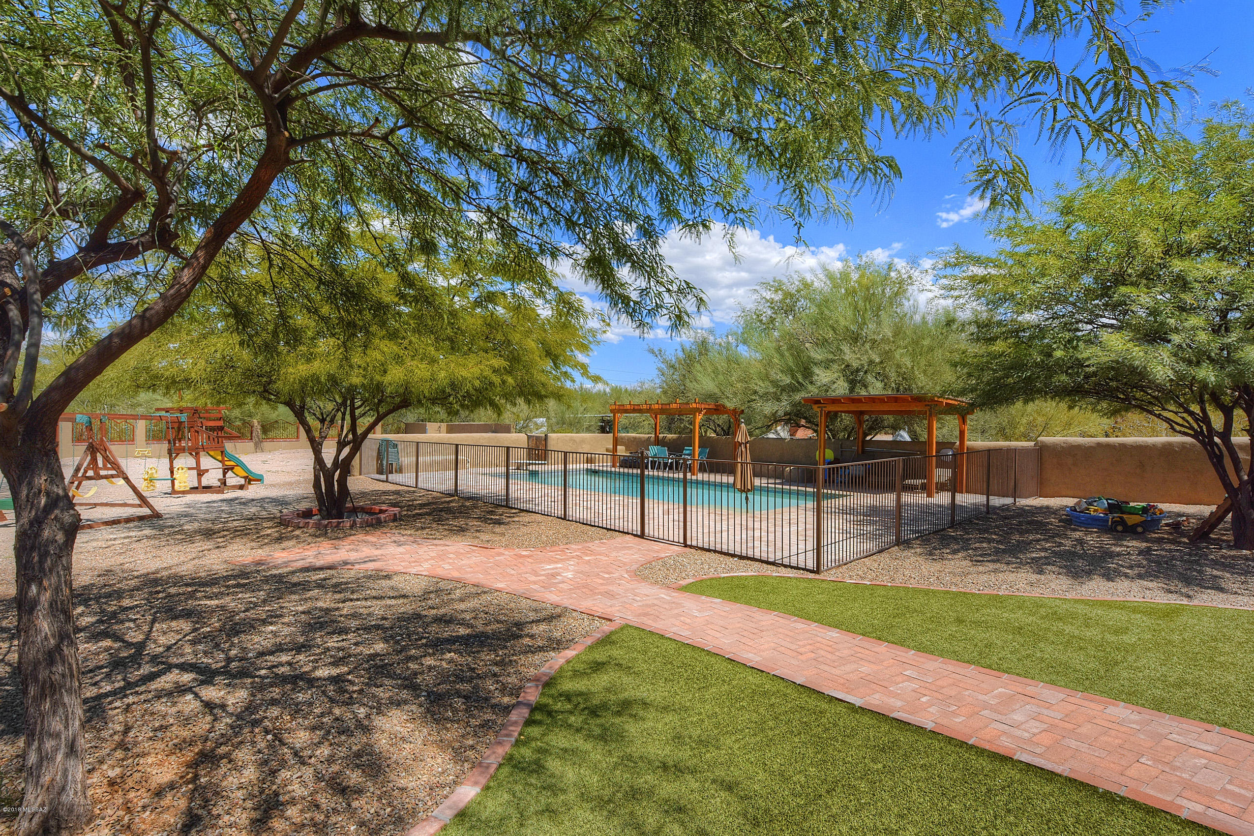 1000 W Camino Desierto