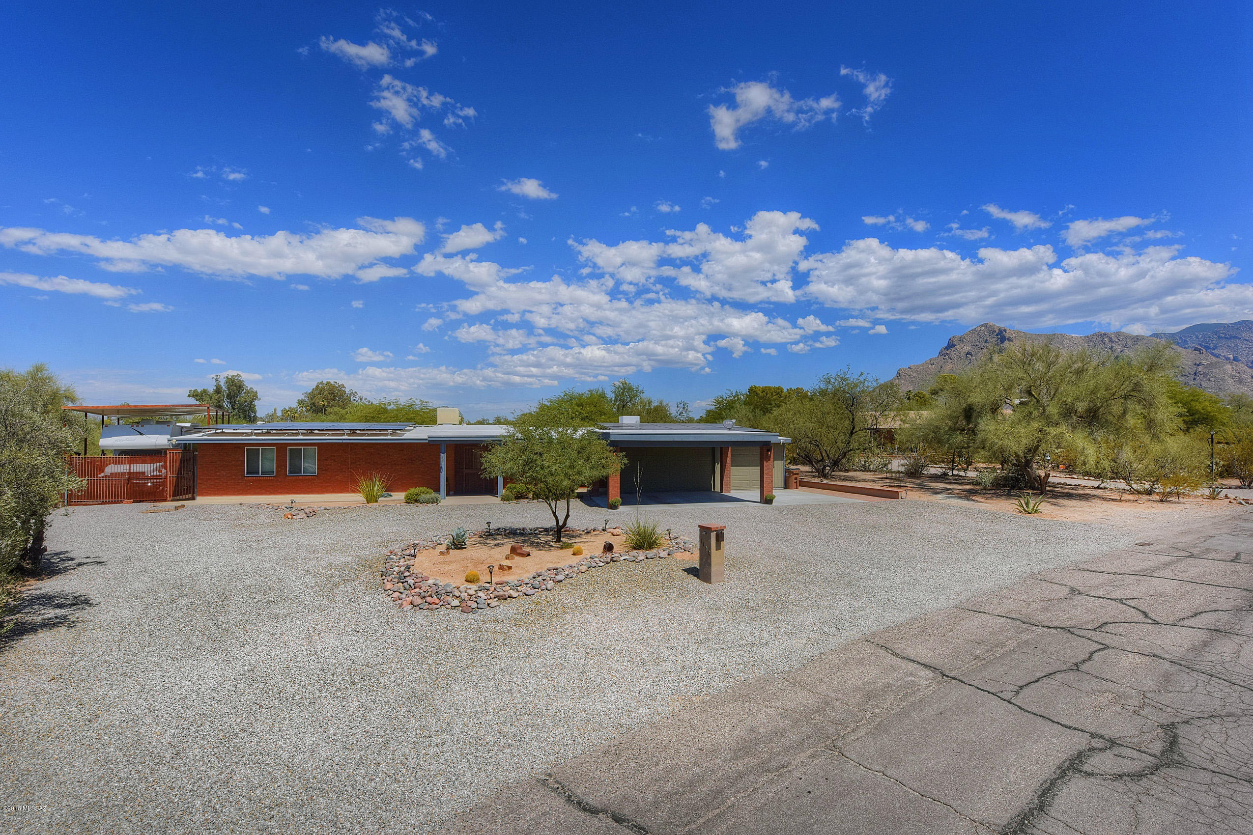 1000 W Camino Desierto