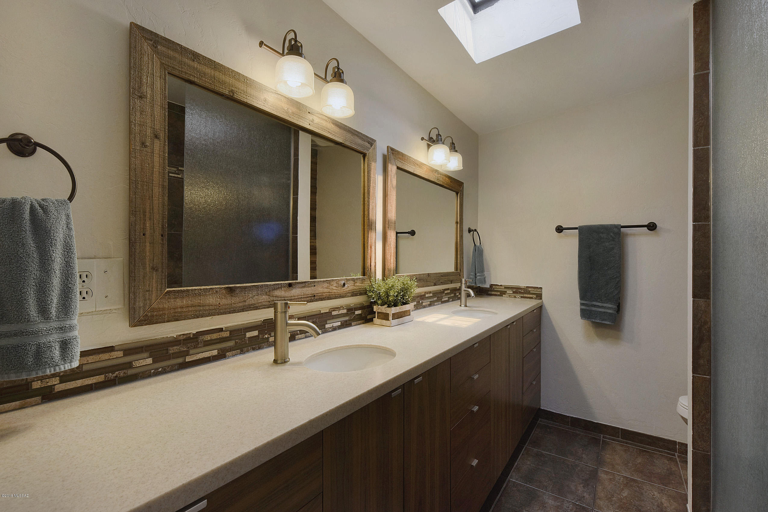 1000 W Camino Desierto