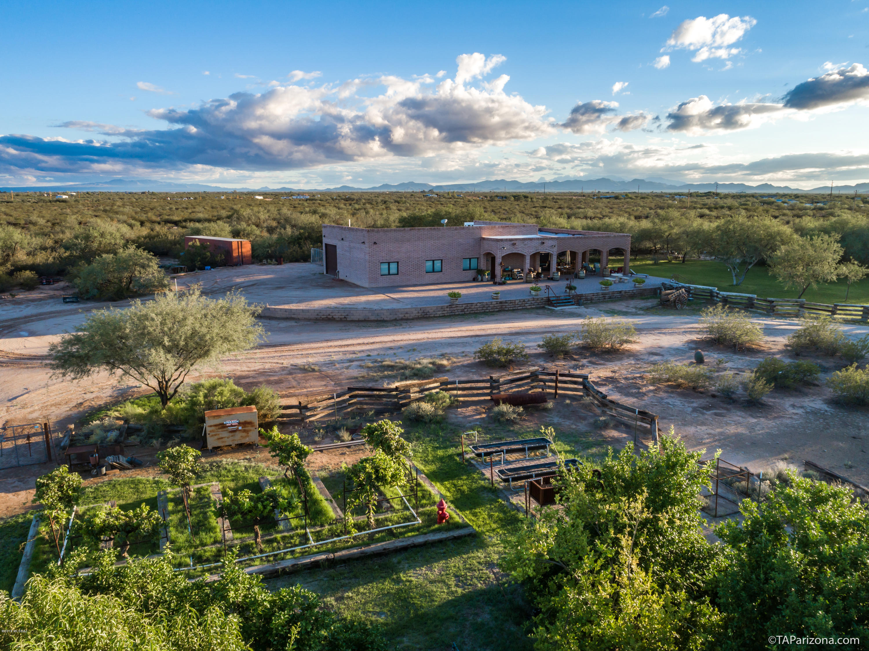 8620 N Mesquite Oasis Road