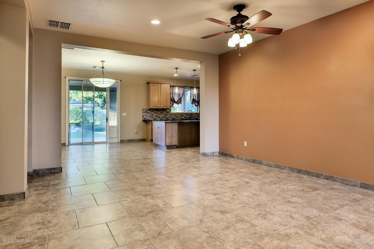 4996 W Calle Don Roberto