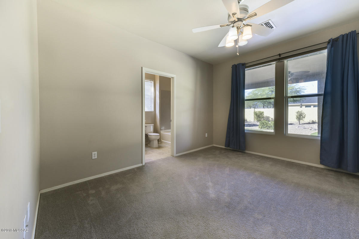 4996 W Calle Don Roberto