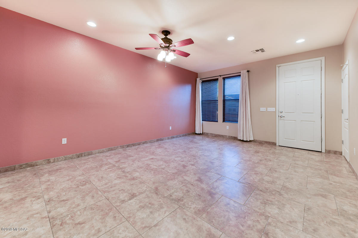 4996 W Calle Don Roberto