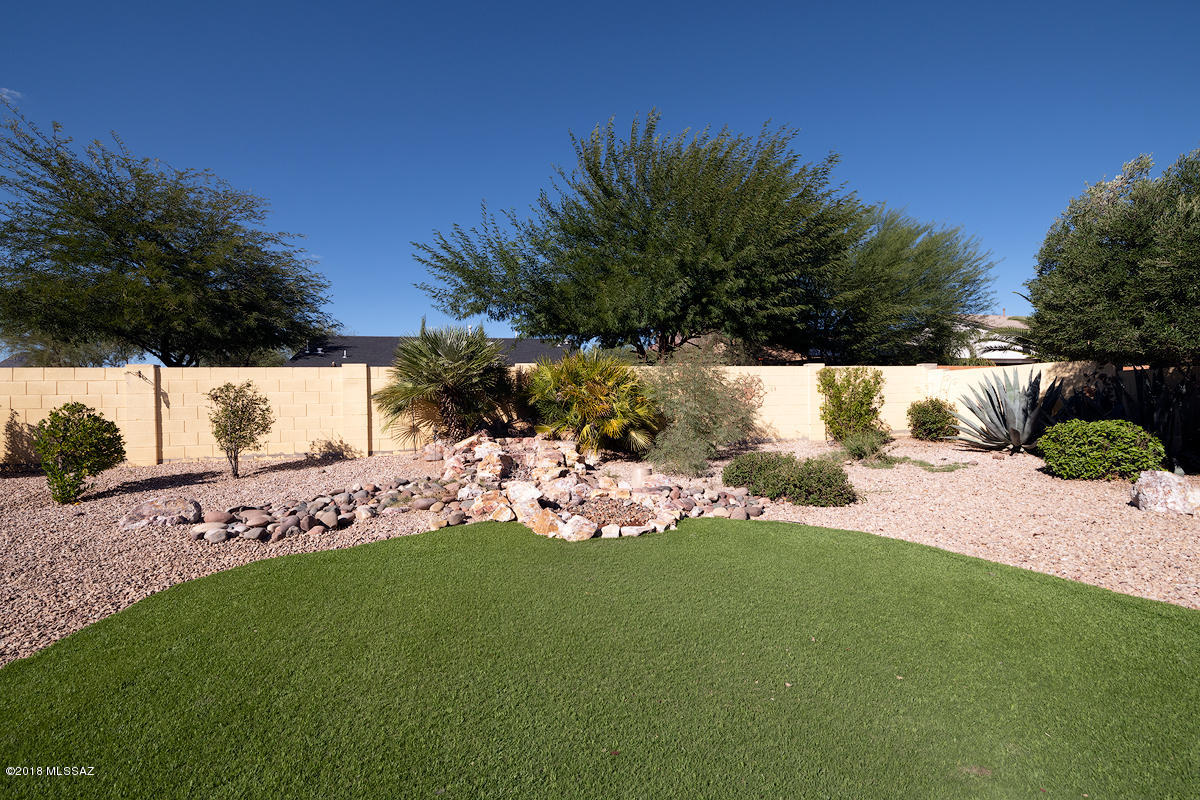 4996 W Calle Don Roberto