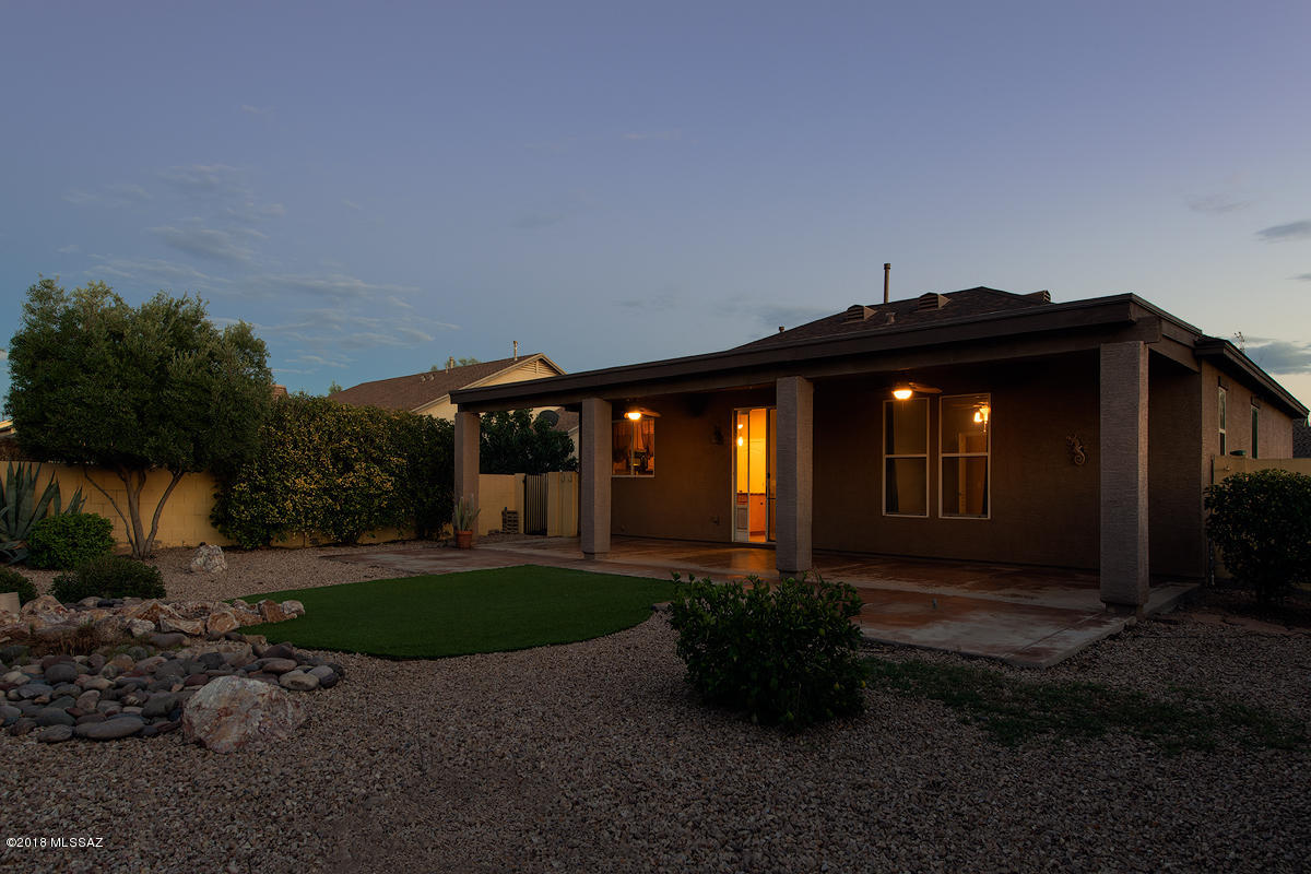 4996 W Calle Don Roberto