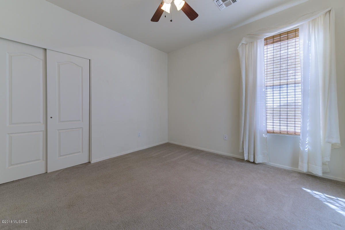 4996 W Calle Don Roberto