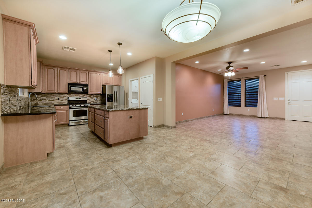 4996 W Calle Don Roberto