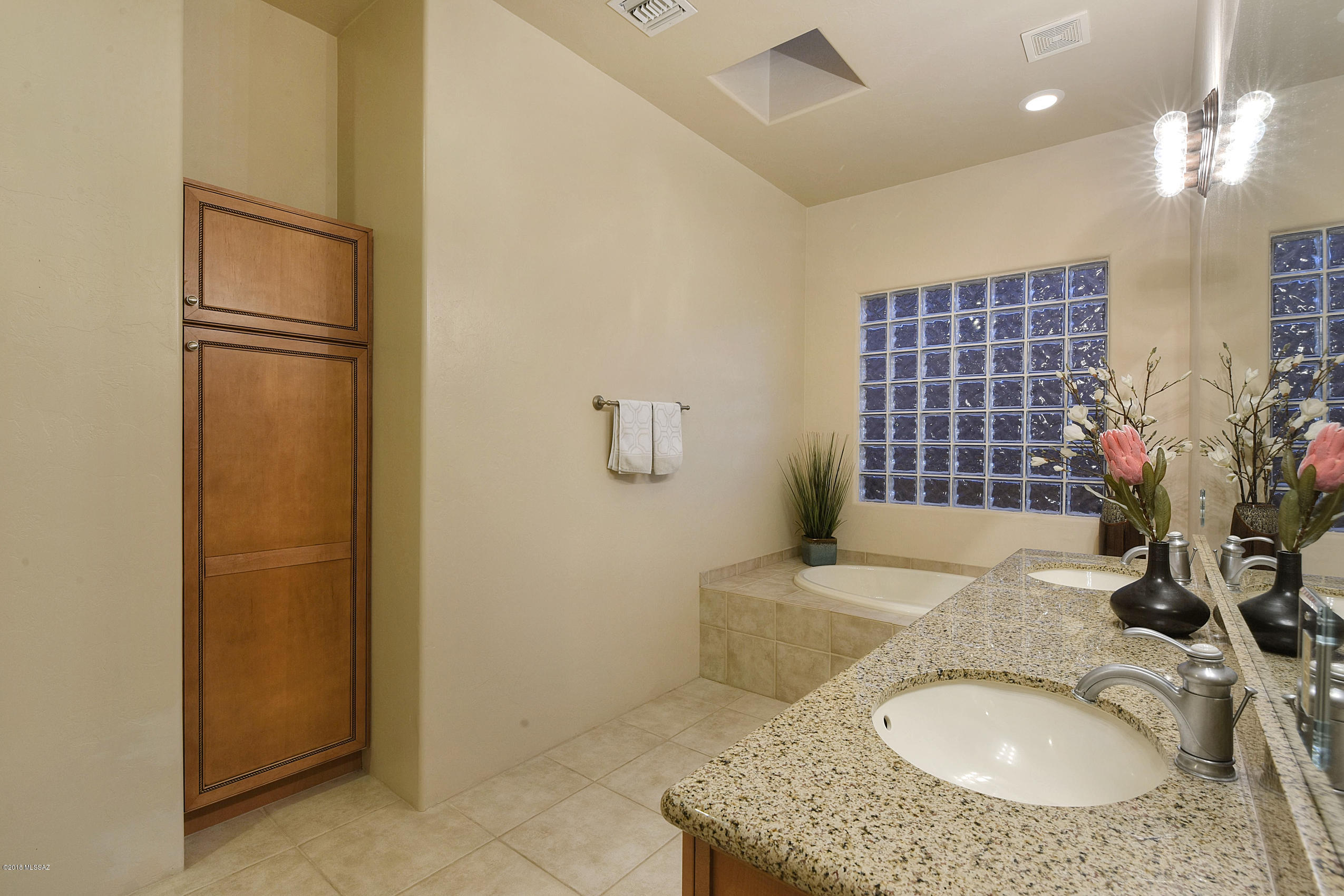 11439 N Moon Ranch Place