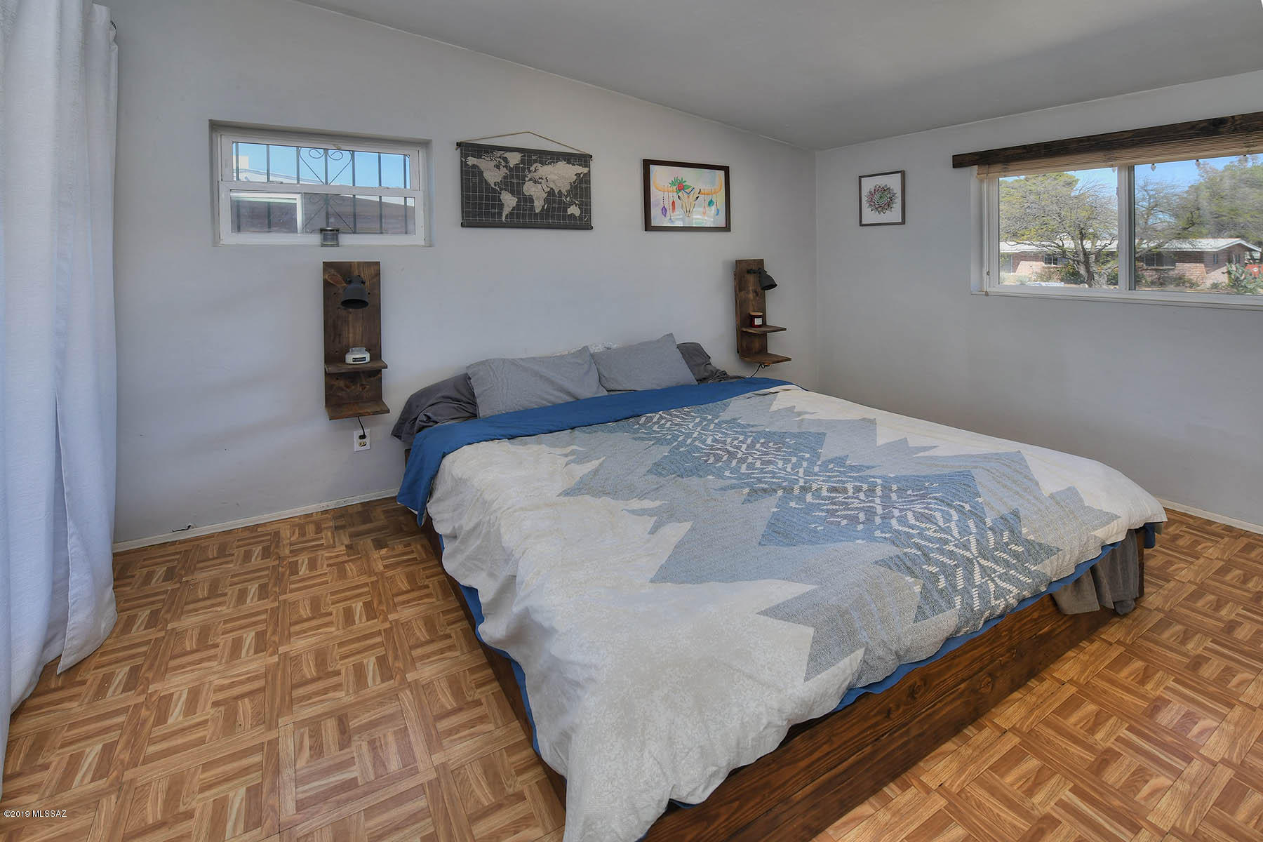 5702 E Whittier Street