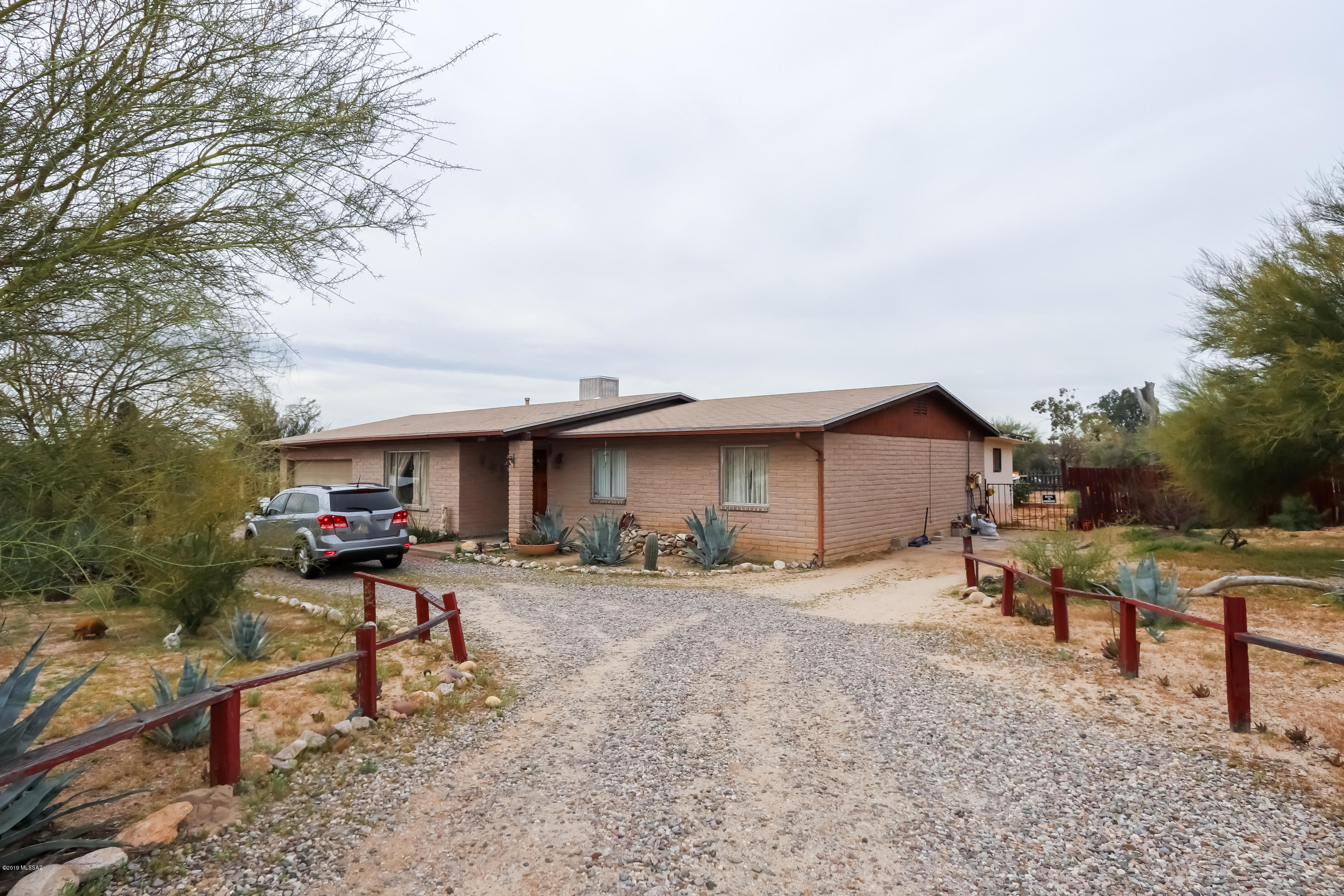 10001 N Placita Papalote