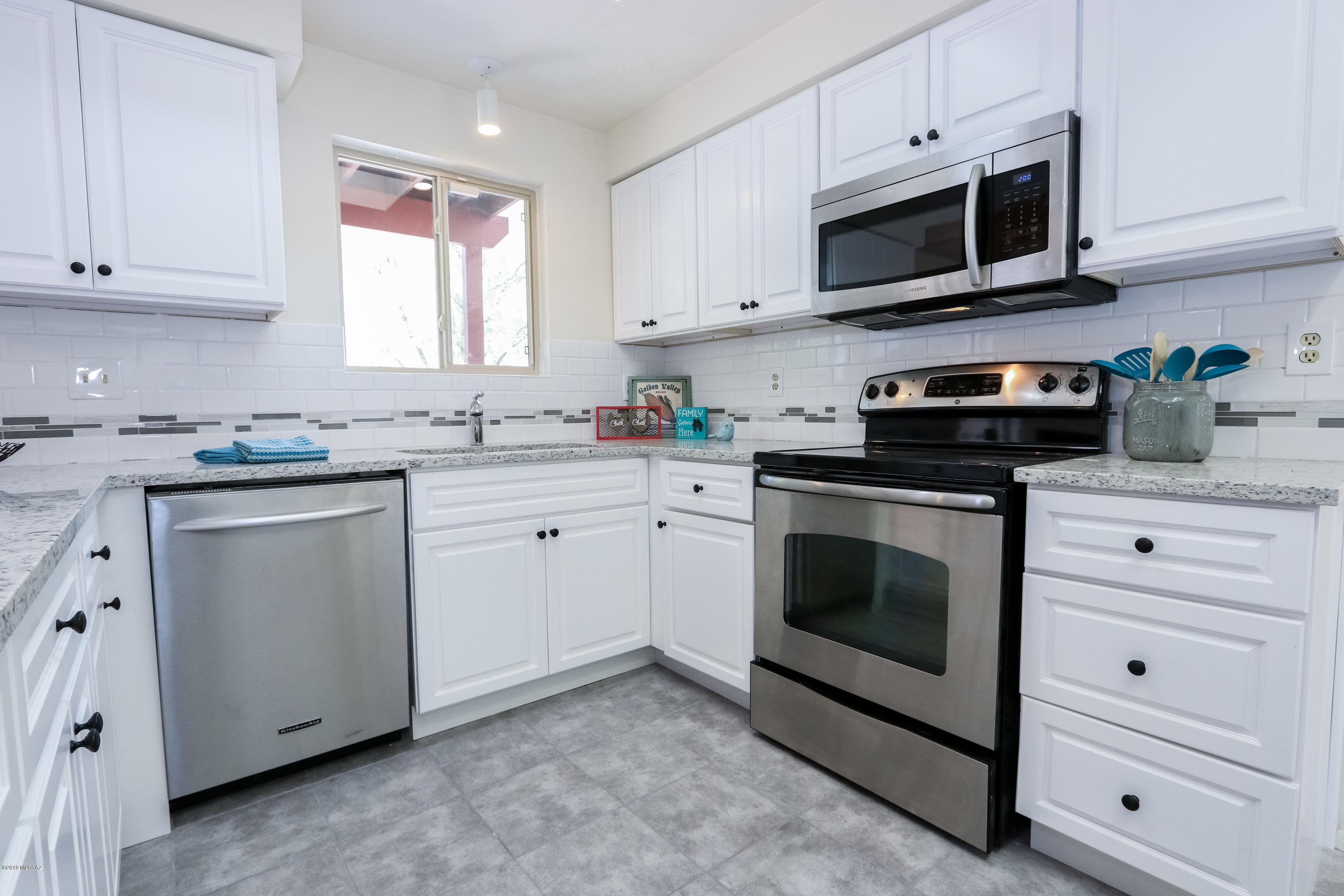 1262 W Silverleaf Drive