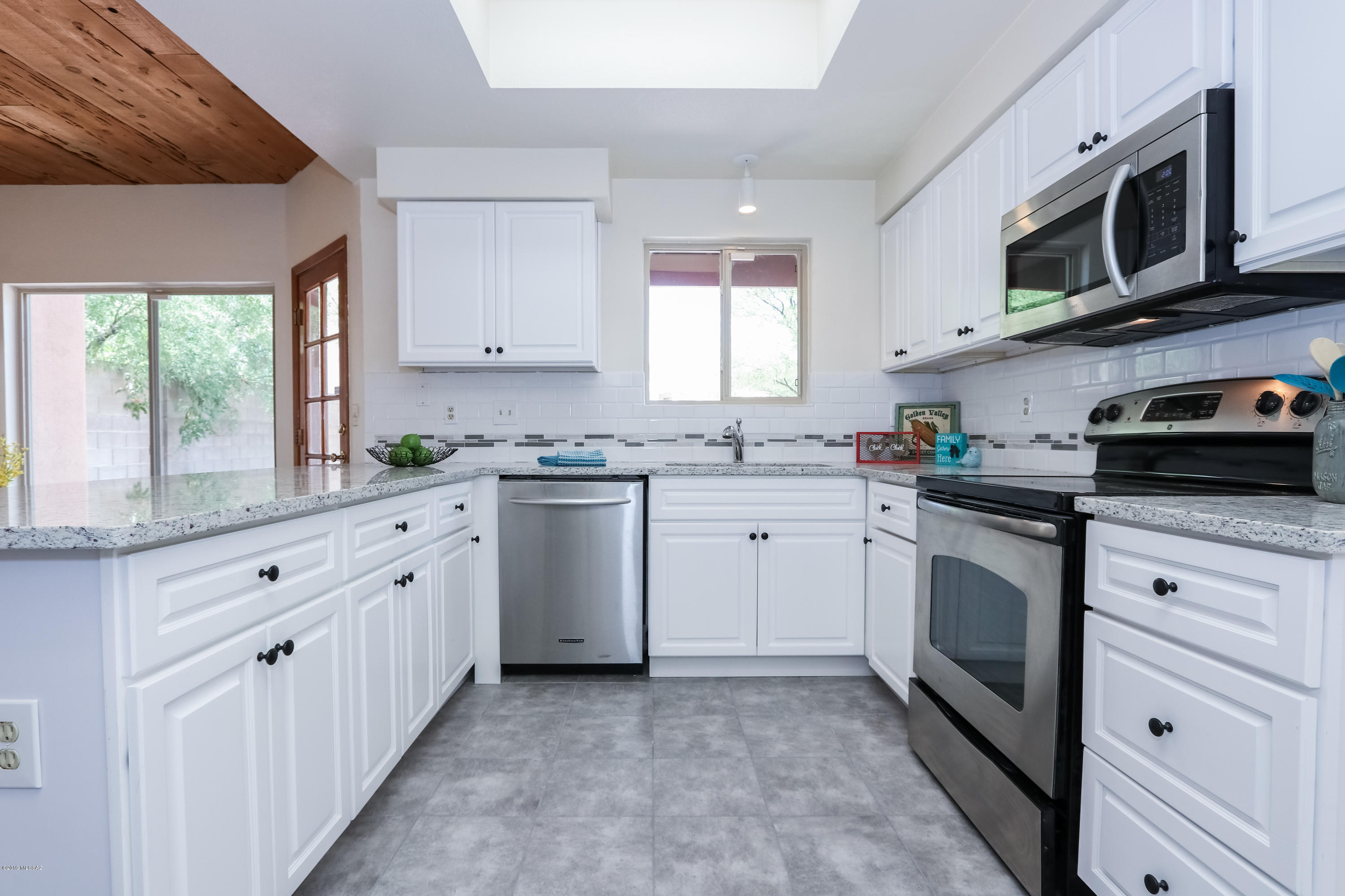 1262 W Silverleaf Drive