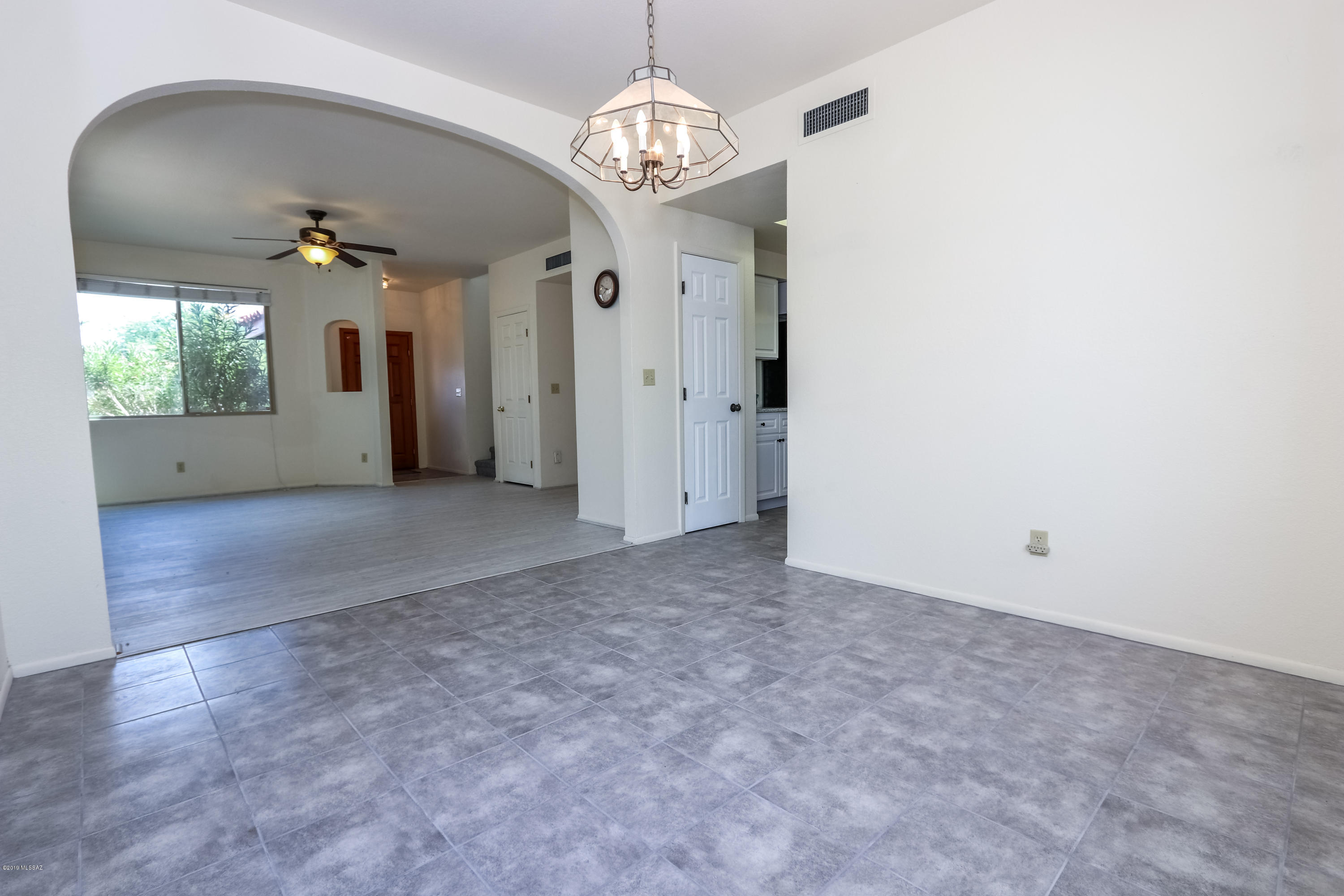 1262 W Silverleaf Drive