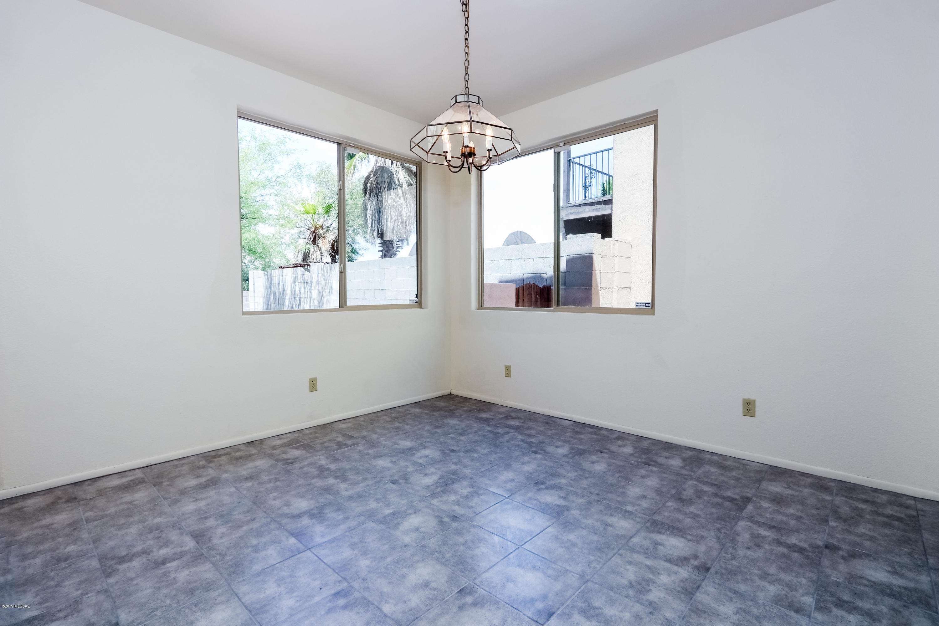 1262 W Silverleaf Drive