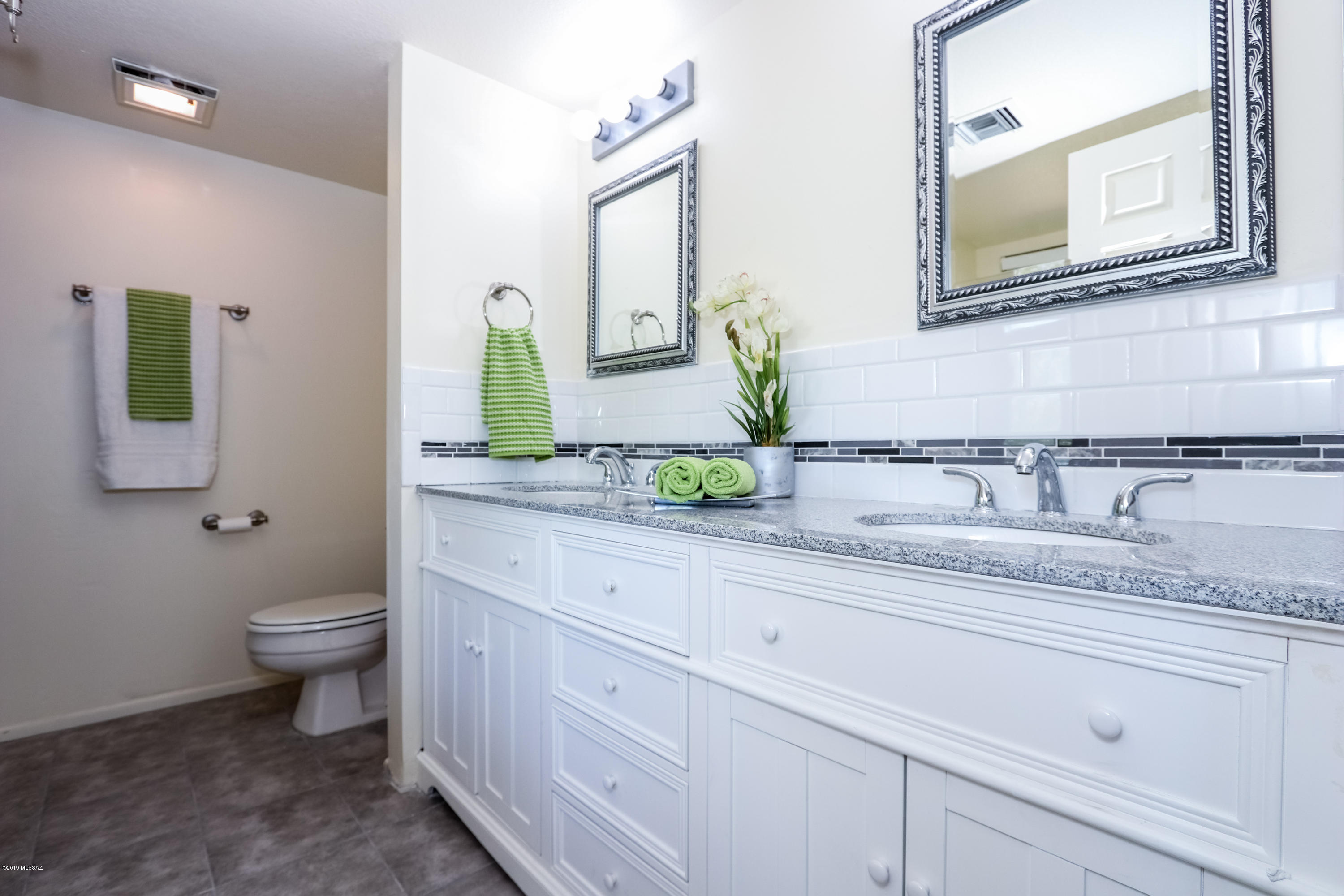 1262 W Silverleaf Drive